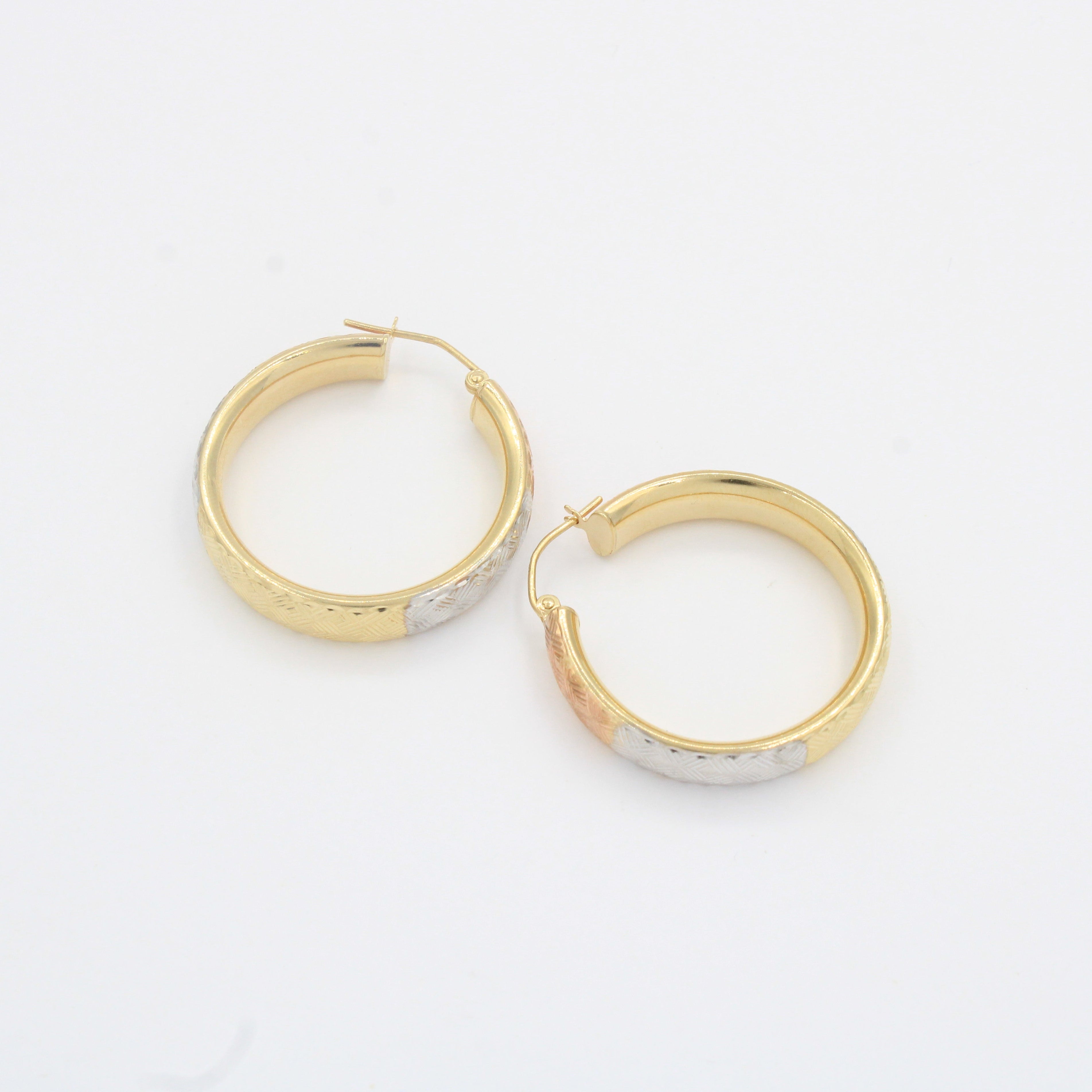 Arracada de Oro 14k Diseño Redondo con Diamantado Fino de Rombo mod. 10313