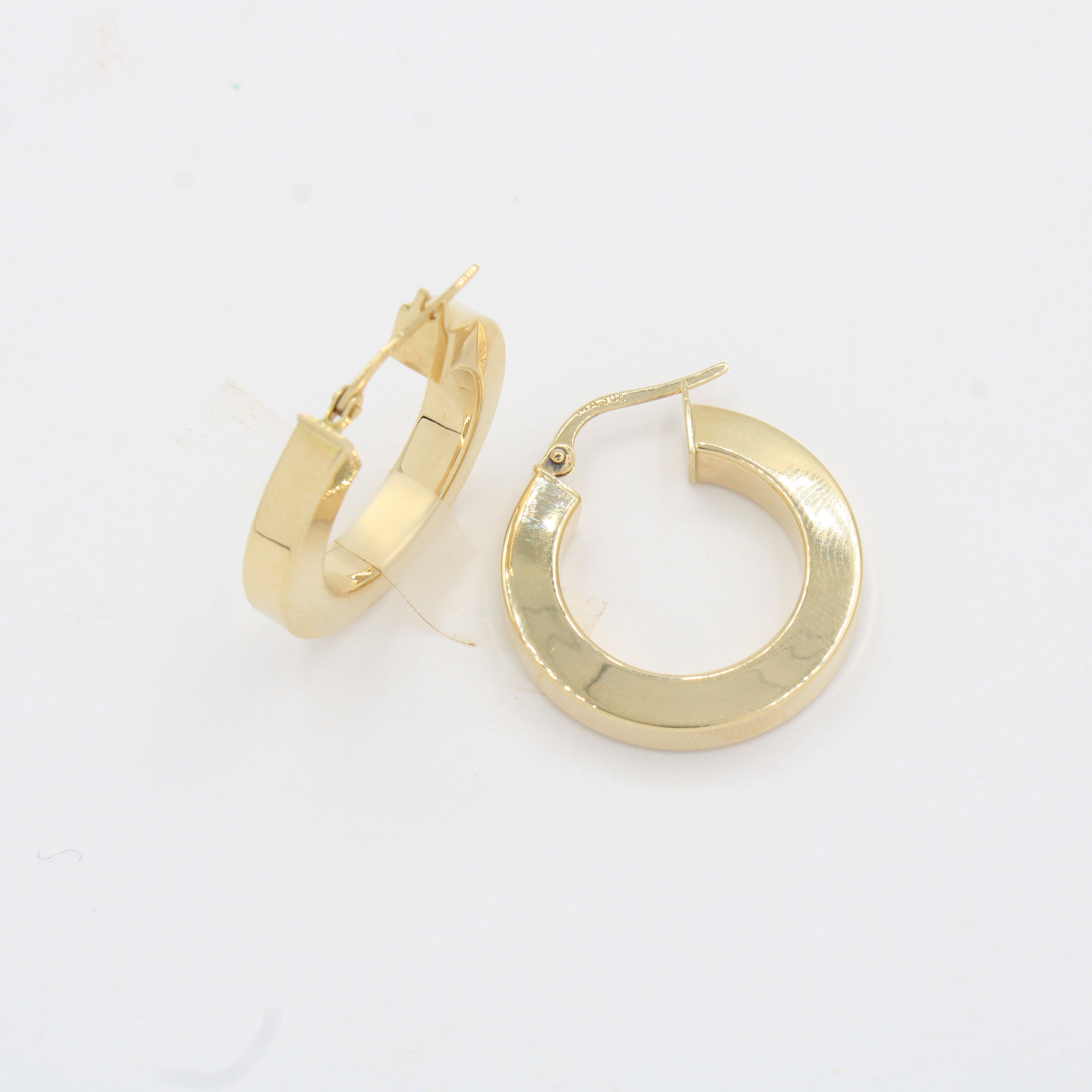 Arracada de Oro 14k Hueco de Diseño Fino Redondo y Brillante mod. 10318