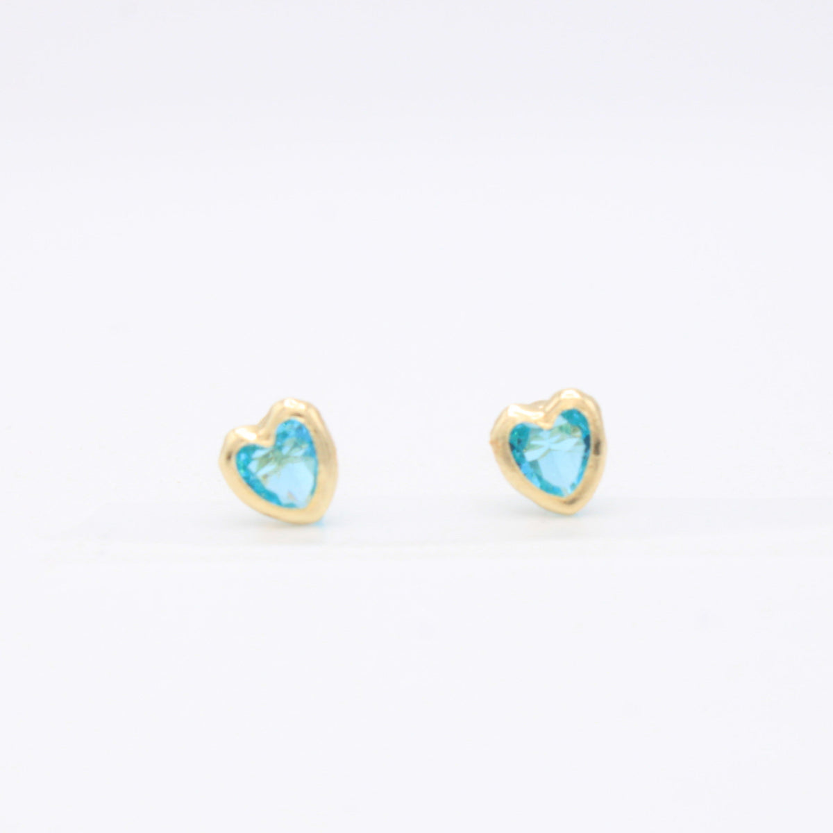 Broquel de Oro 14k Corazón con Zirconia Azul Pastel Mod. 11160