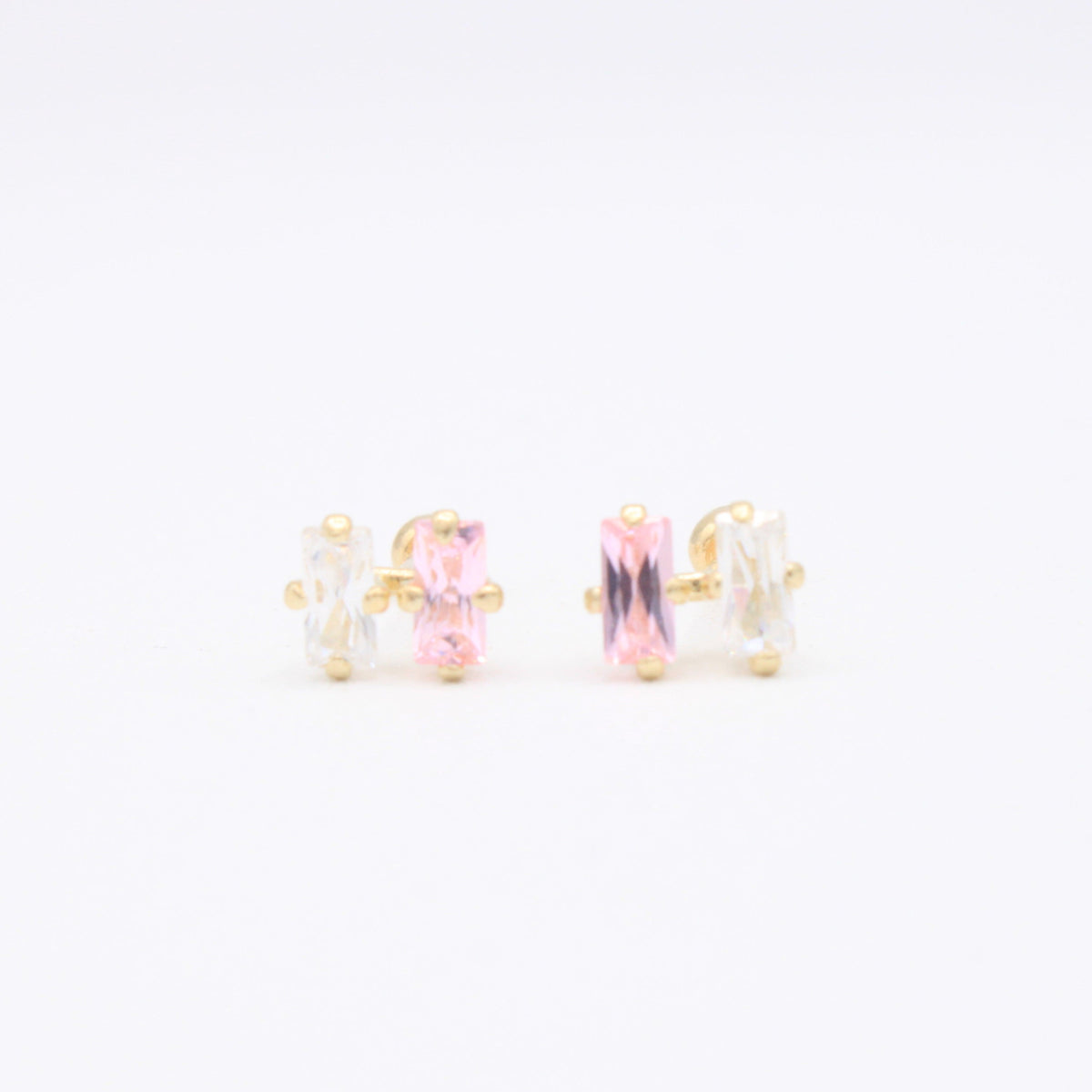 Broquel de Oro 14k Doble Zirconia Rectangular con Color Rosa Mod. 11163