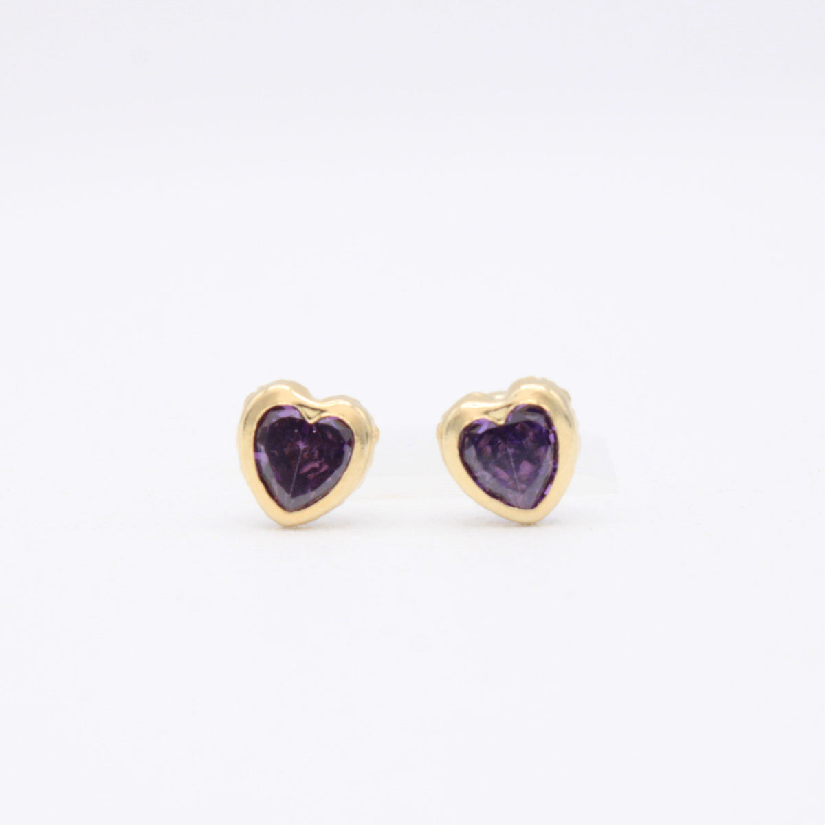 Broquel de Oro 14k Corazón con Zirconia Morada Incrustada Mod. 11165