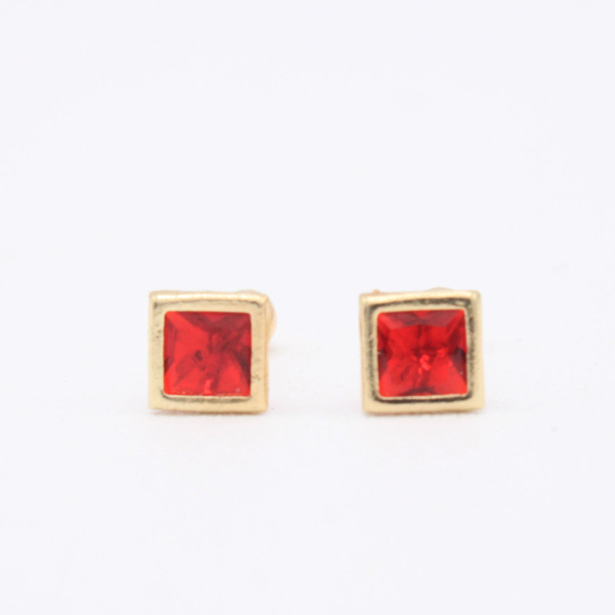 Broquel de Oro 14k Zirconia Cuadrada en Color Rojo Mod. 11168