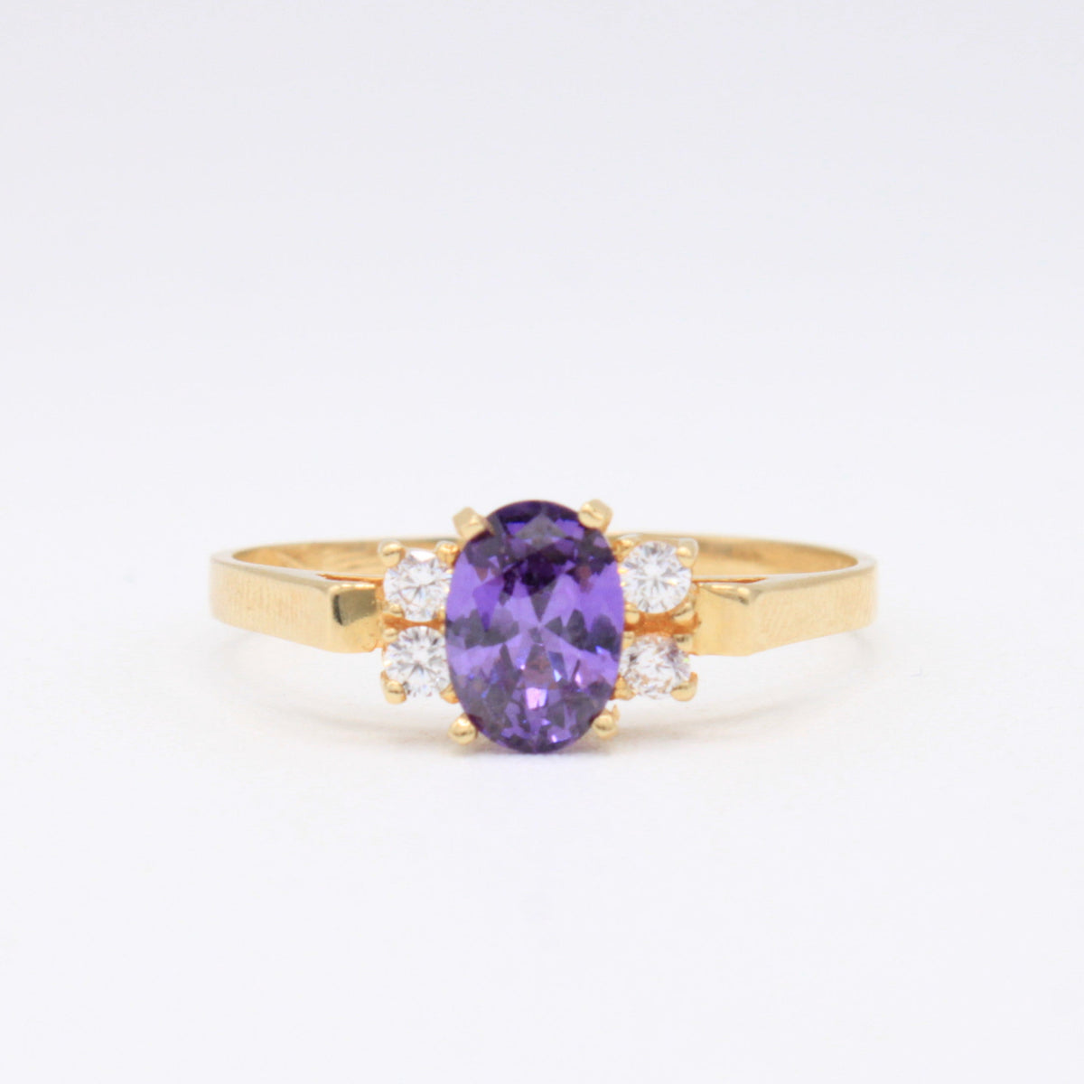 Anillo de Oro 14k Piedra Principal Morada Ovalada con Zirconias a los Lados mod. 11173
