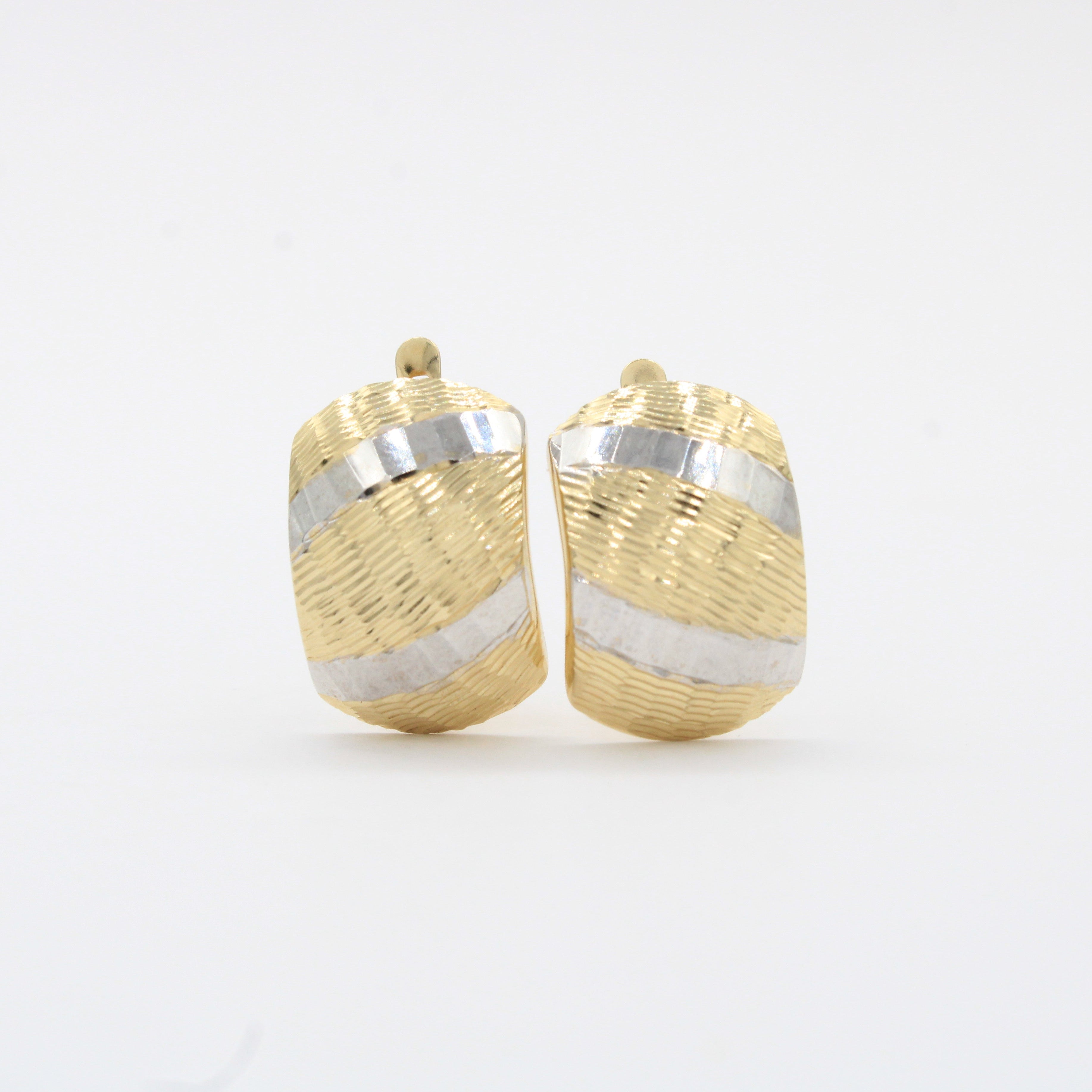 Arete con Broche Patente de Oro 14k Modelo Fino con Líneas Brillantes mod. 10352