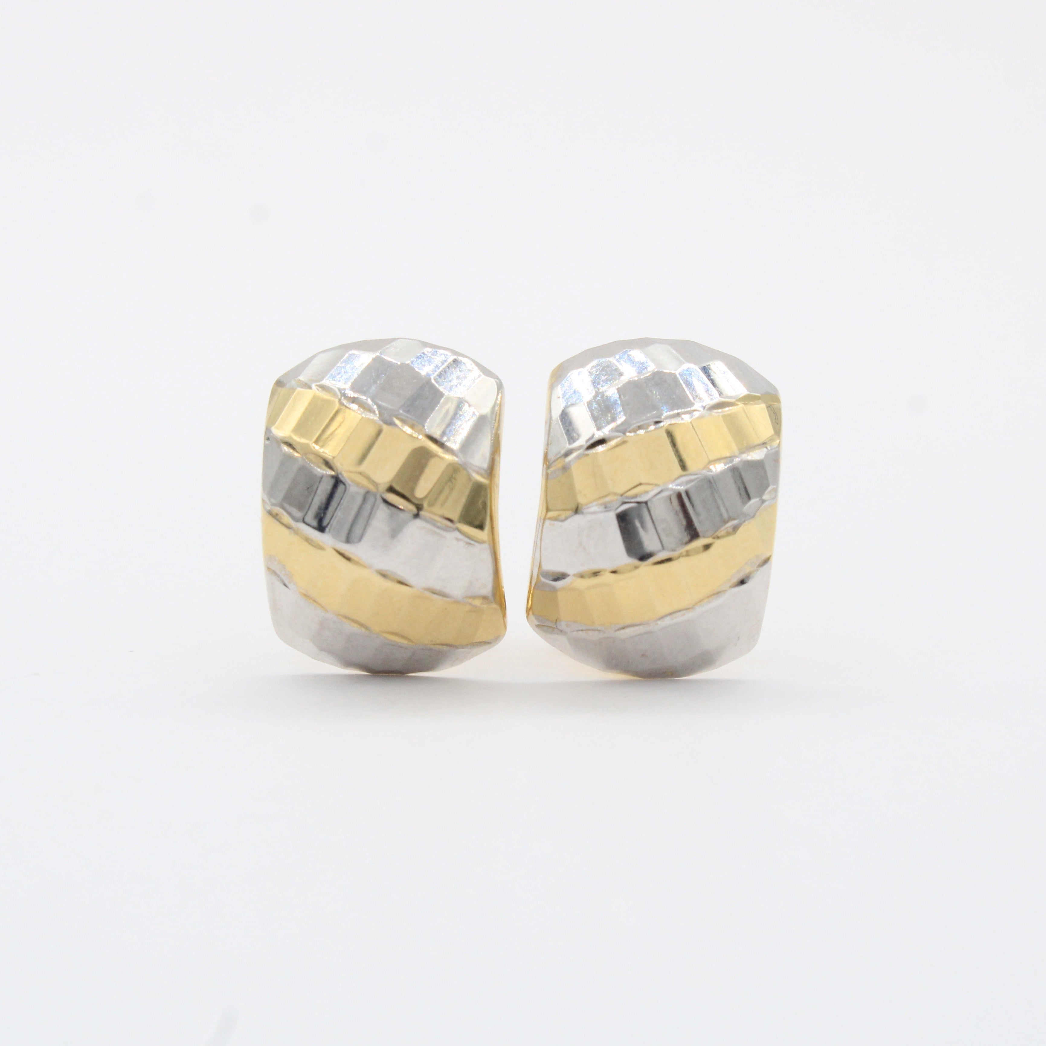 Arete con Broche Patente de Oro 14k Modelo Fino con Facetado Especial mod. 10353