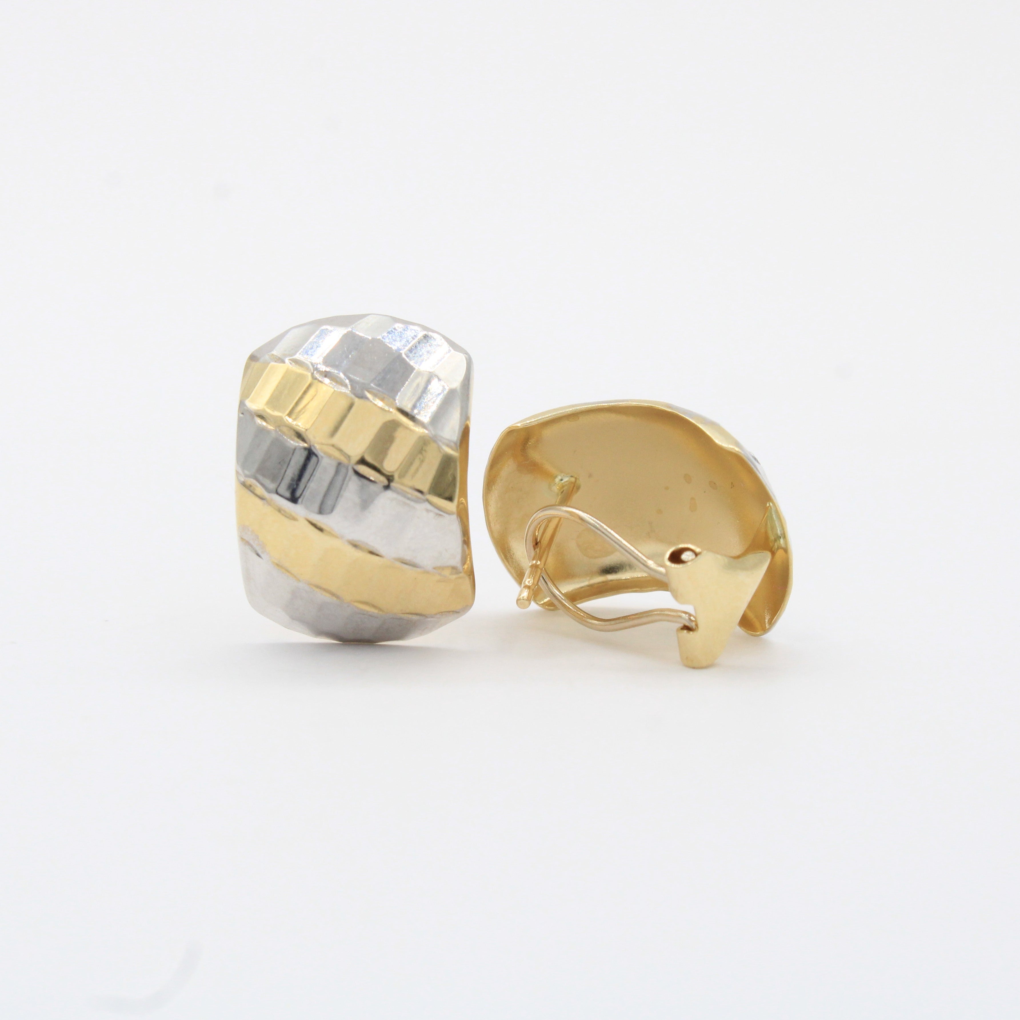 Arete con Broche Patente de Oro 14k Modelo Fino con Facetado Especial mod. 10353