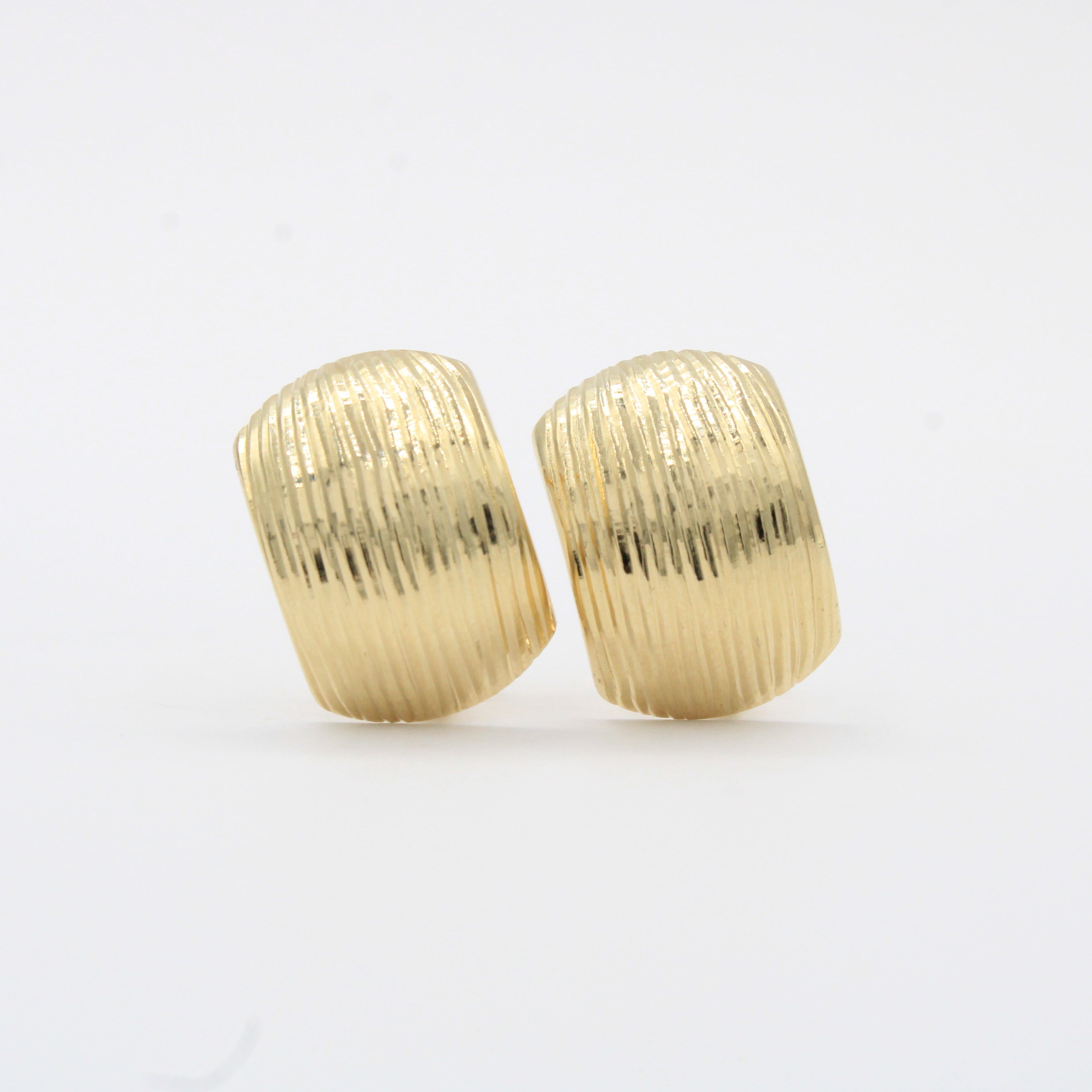 Arete con Broche Patente de Oro 14k Modelo con Líneas Brillantes mod. 10355