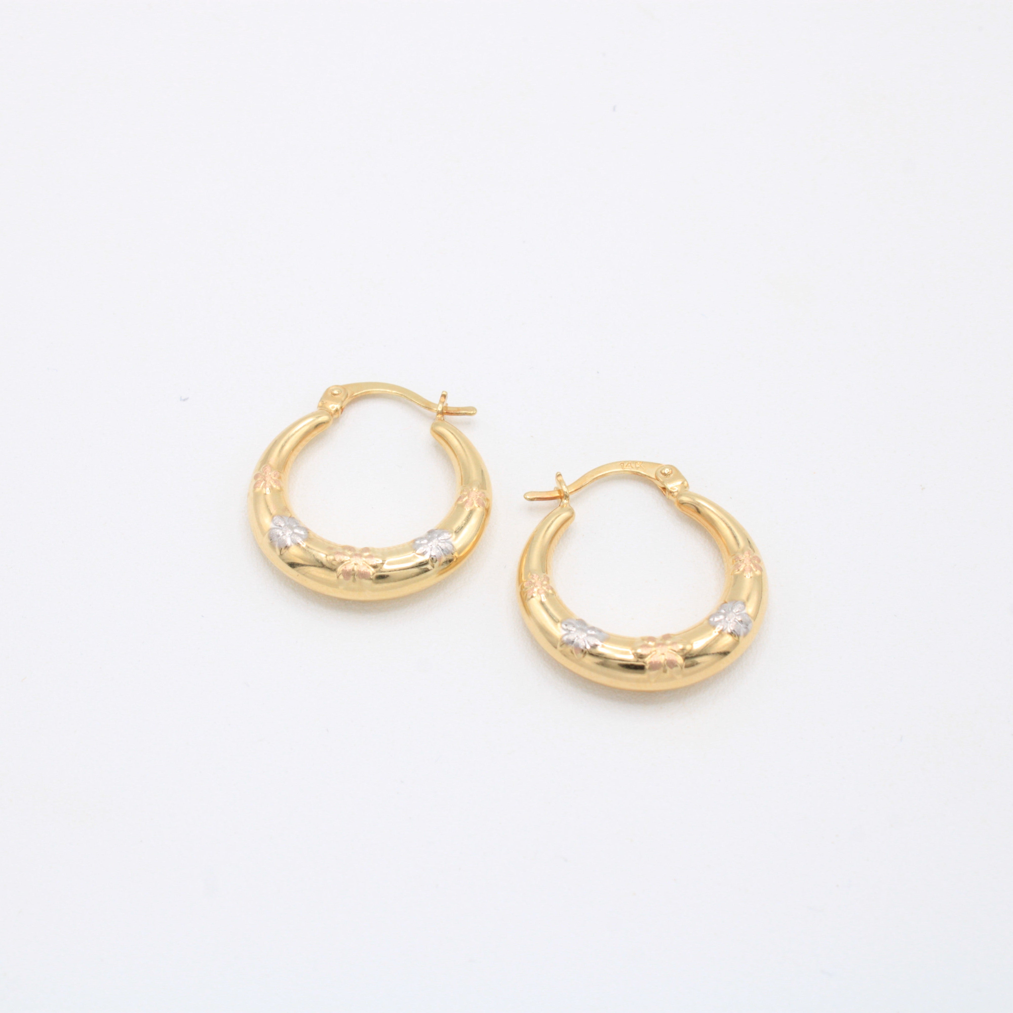 Arracada de Oro 14k Diseño Inflado con Flores mod. 10890