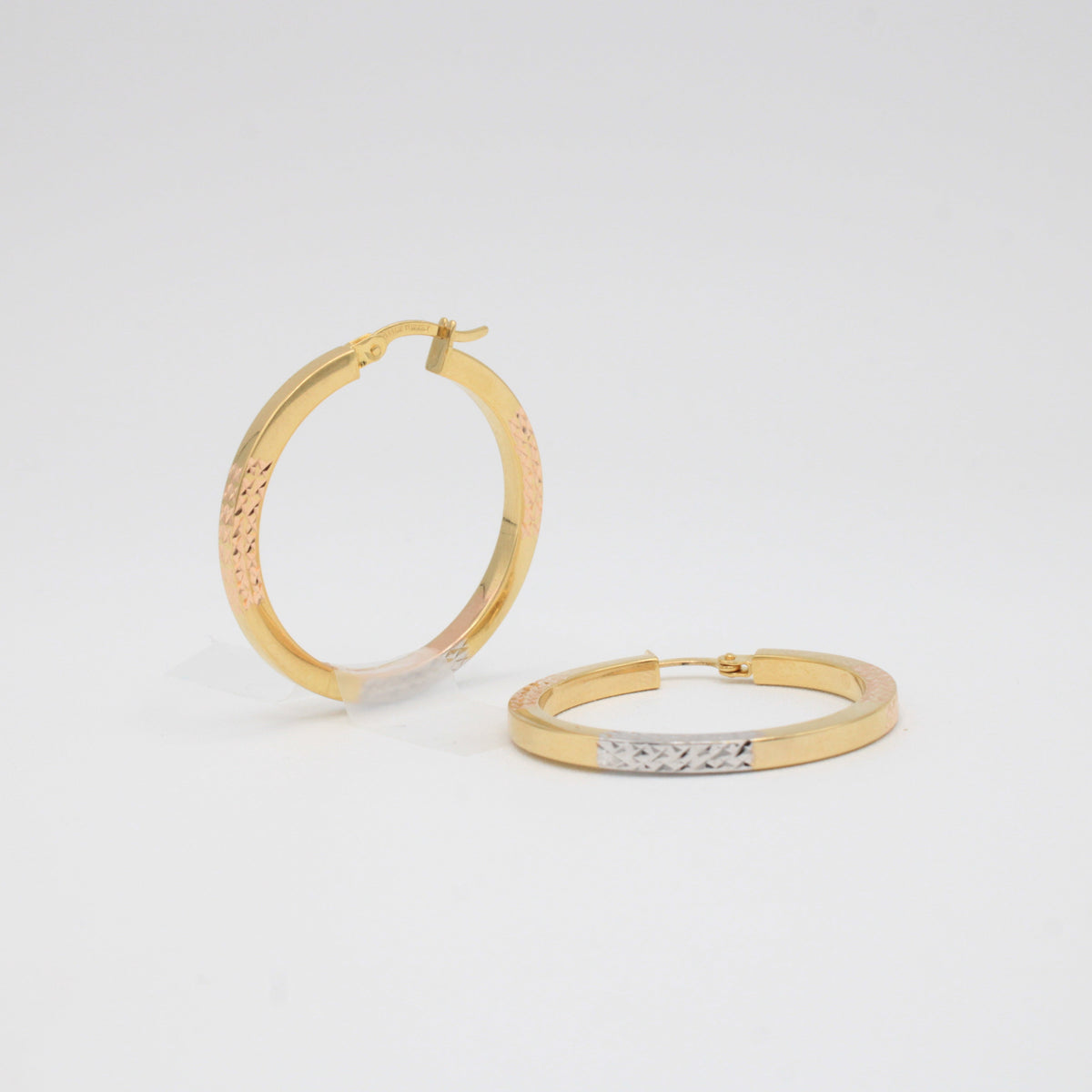 Arracada de Oro 14k con Diseño Facetado Florentino Lateral mod. 11179