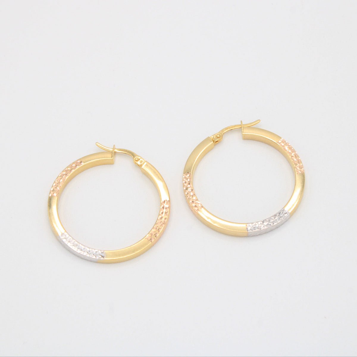 Arracada de Oro 14k con Diseño Facetado Florentino Lateral mod. 11179