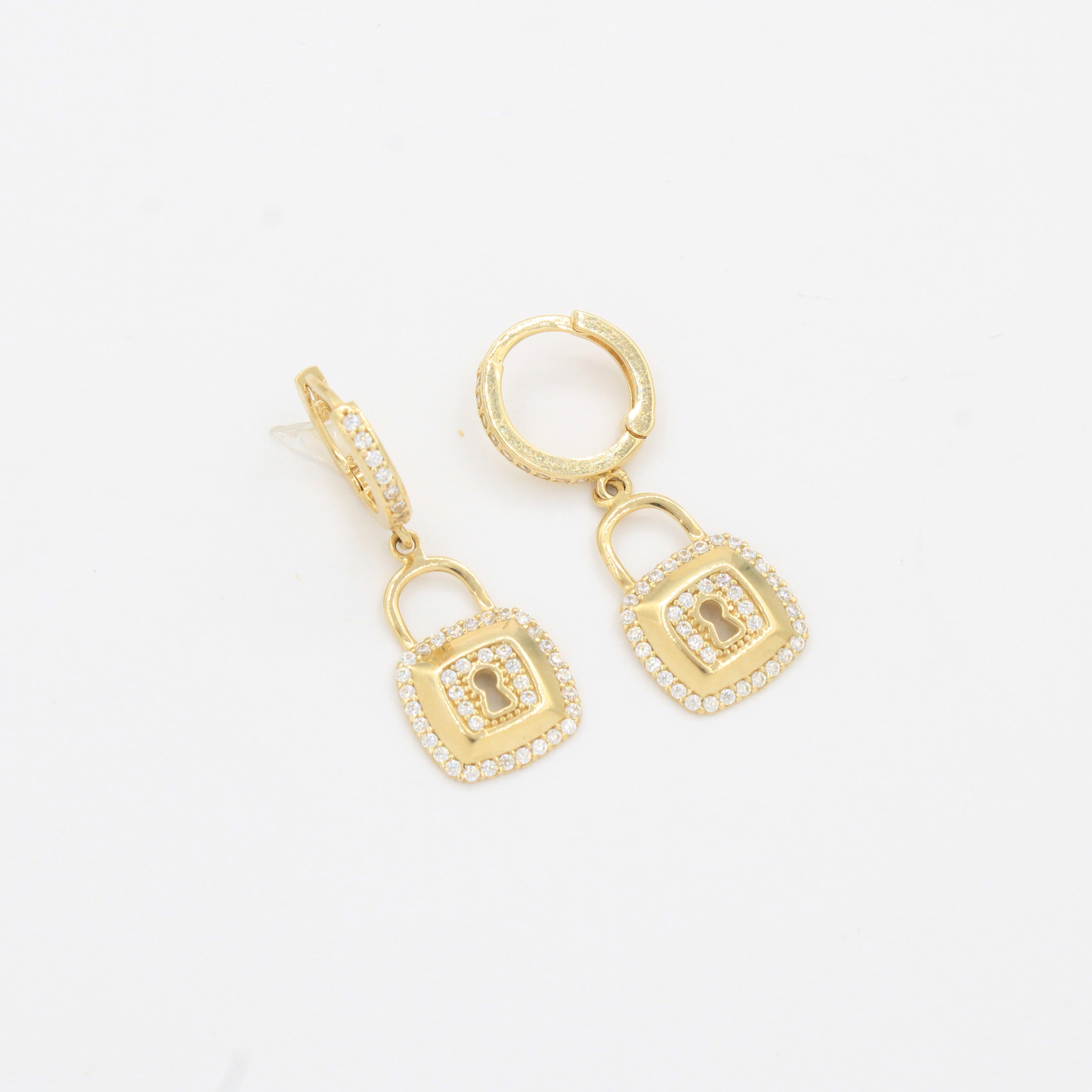 Grapa Larga de Oro 14k Diseño de Candado Brillante con Incrustación de Zirconias mod. 10383