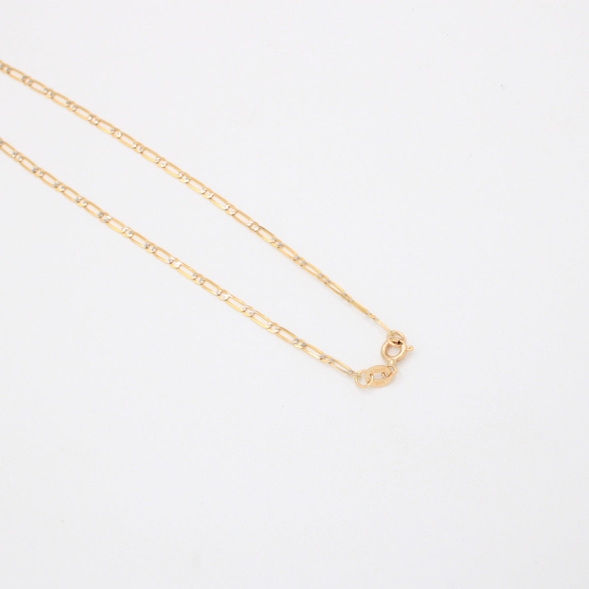 Gargantilla de Oro 14k Tejido 1x1 con Dije de Cristo Incrustado con Zirconias mod. 11197