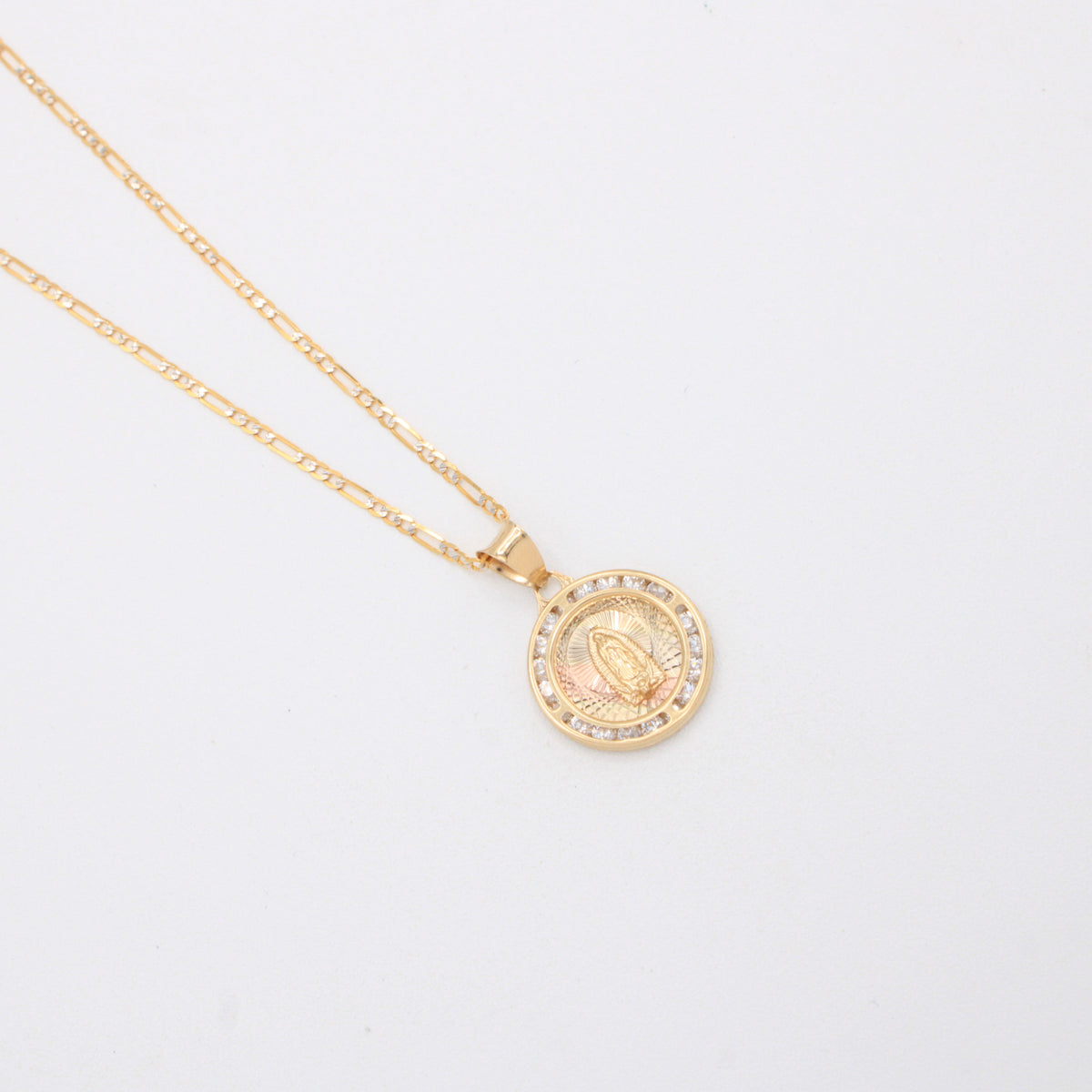 Gargantilla de Oro 14k Tejido 3x1 con Medalla de la Virgen Incrustado con Zirconias mod. 11203
