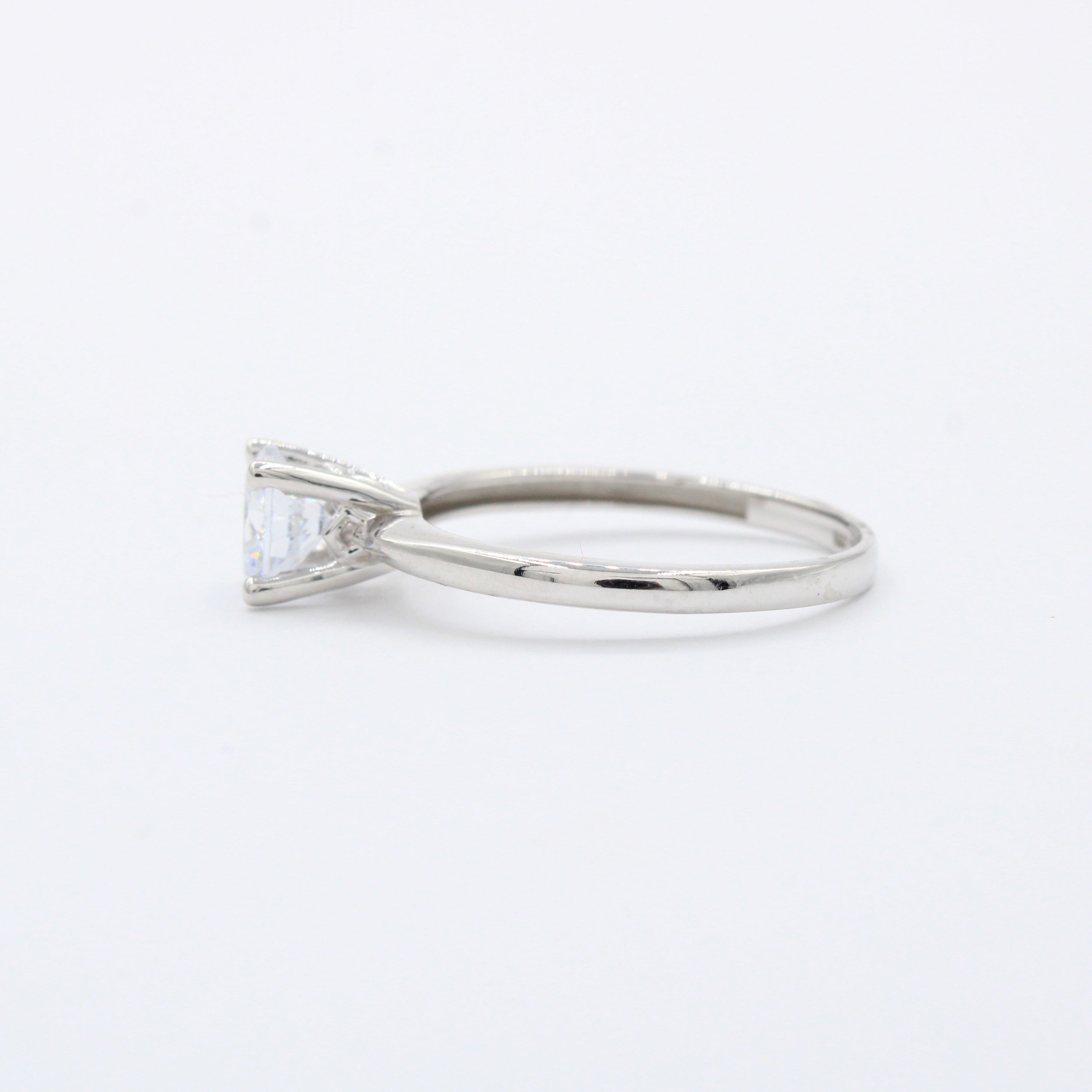 Anillo de Compromiso en Oro 14k Modelo Fino con Zirconia Brillante mod. 10398