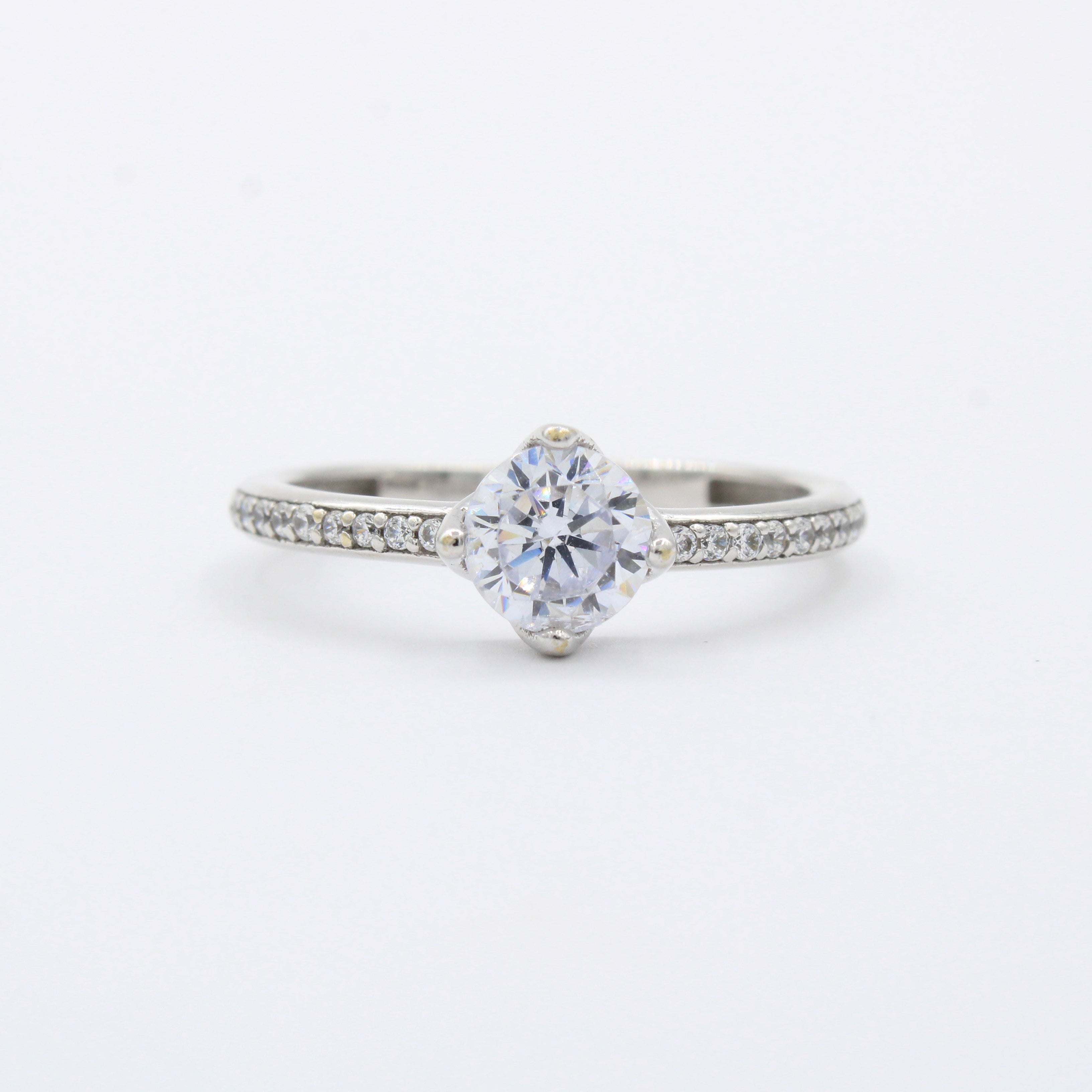 Anillo de Compromiso en Oro 14k Incrustado con Zirconias Brillantes y Finas mod. 10403