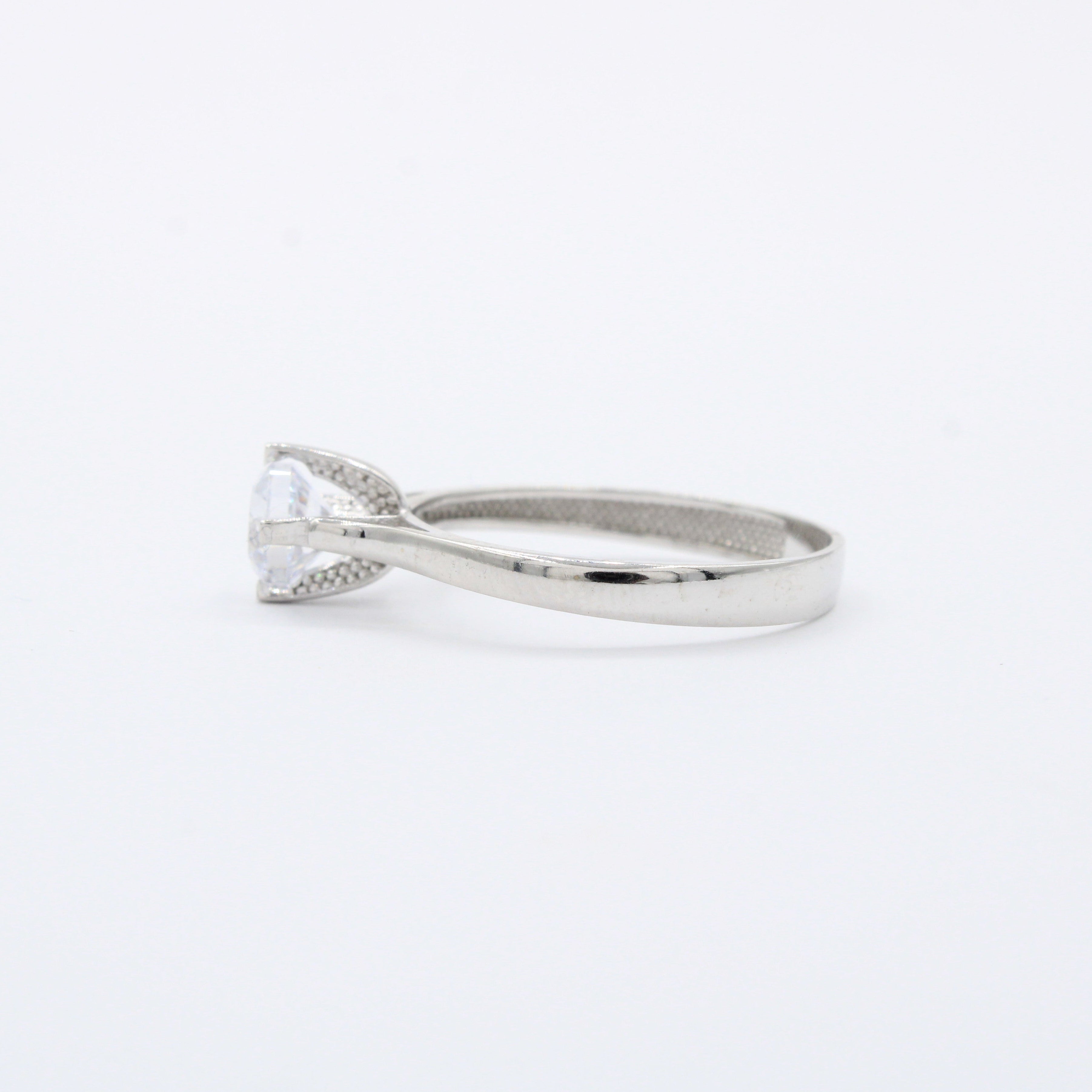 Anillo de Compromiso en Oro 14k Diseño con Zirconia Montada en Uñas Largas mod. 10406