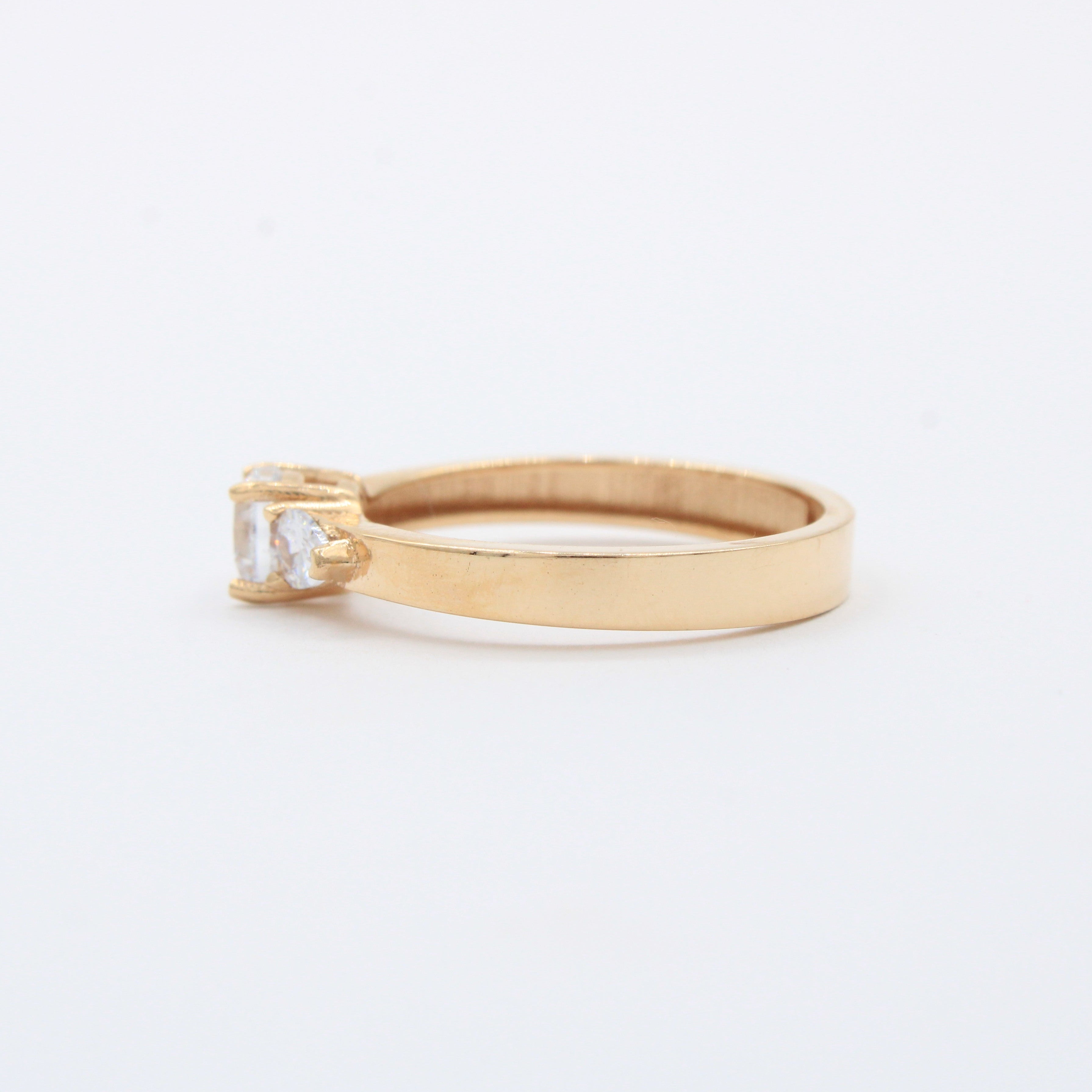 Anillo de Compromiso en Oro 14k con Zirconias Finas en Diseño de Flor mod. 10408