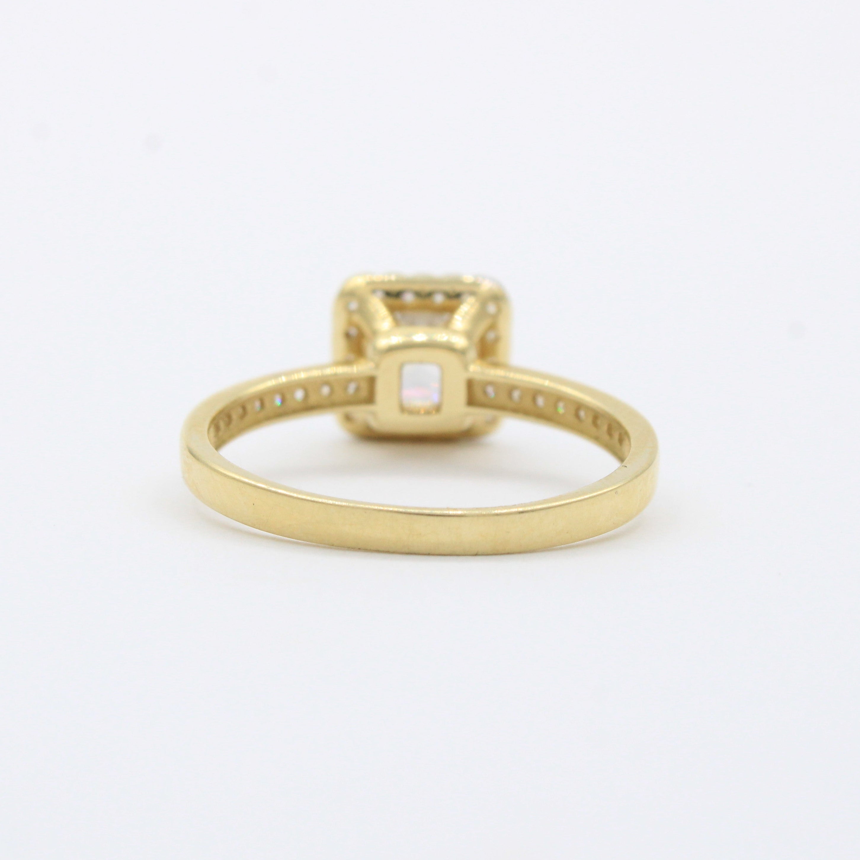 Anillo de Compromiso en Oro 14k Modelo Elegante con Incrustación Especial de Zirconias mod. 10411