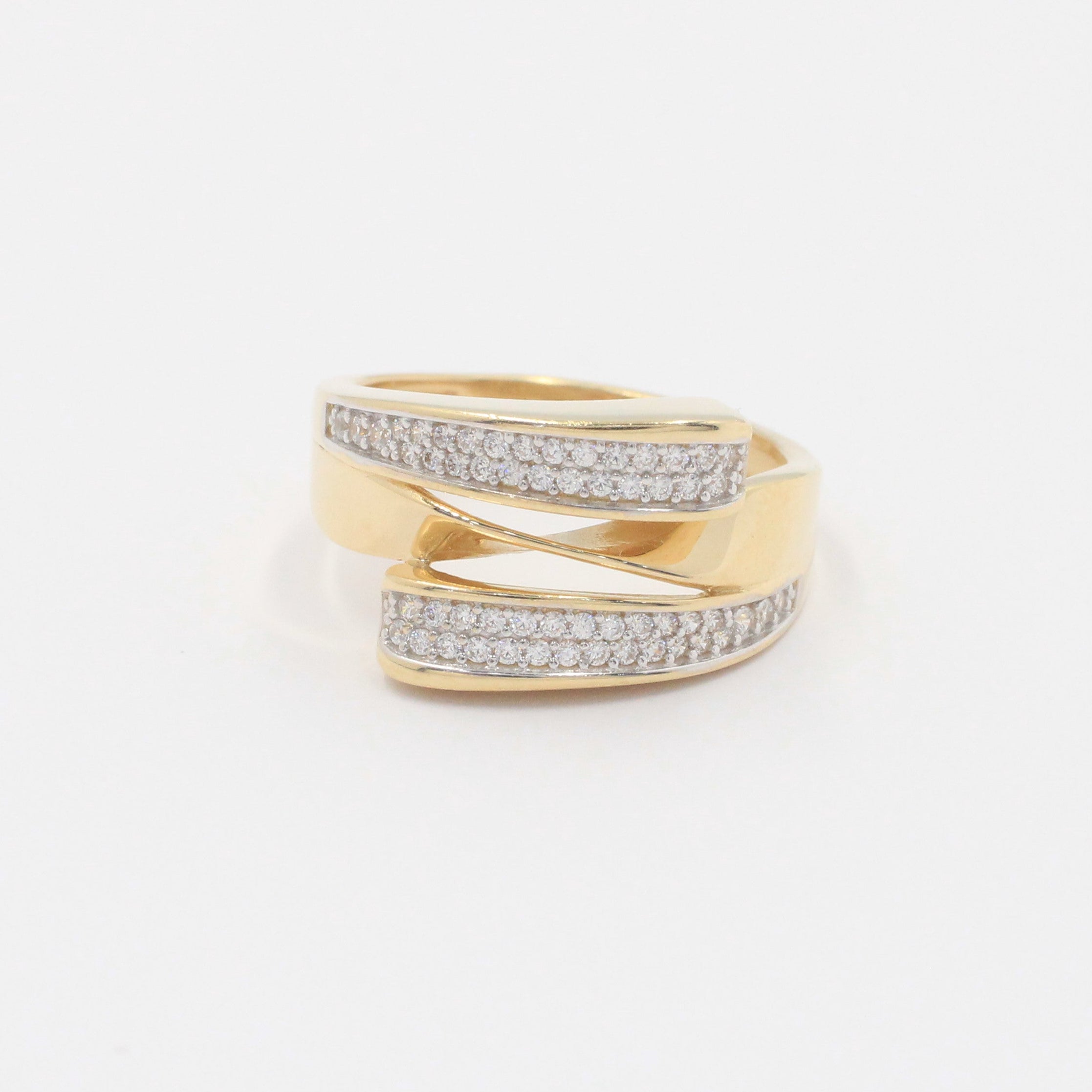 Anillo de Oro 14k Diseño Especial con Zirconias Engastadas en Alto Relieve mod. 9987