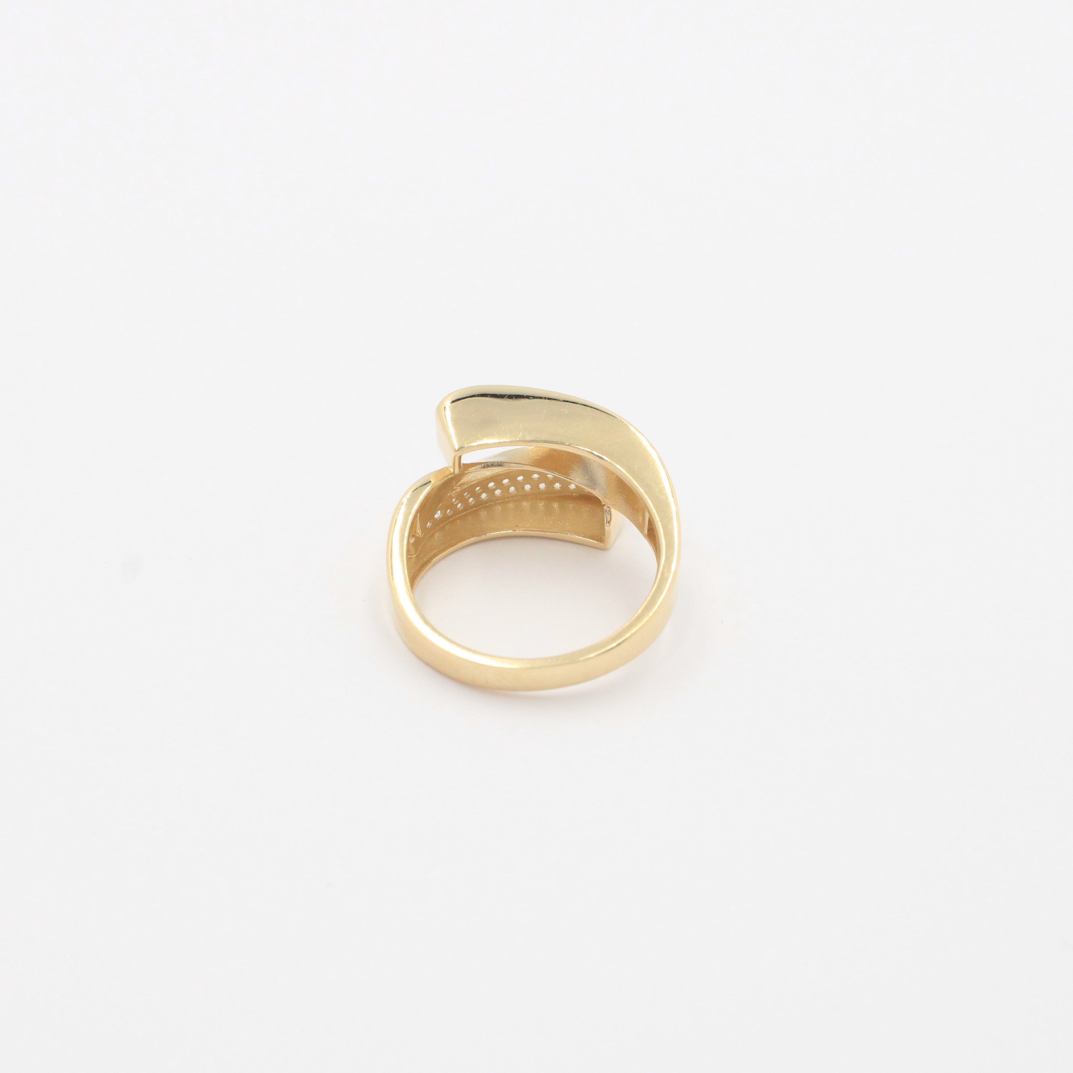 Anillo de Oro 14k Diseño Especial con Zirconias Engastadas en Alto Relieve mod. 9987