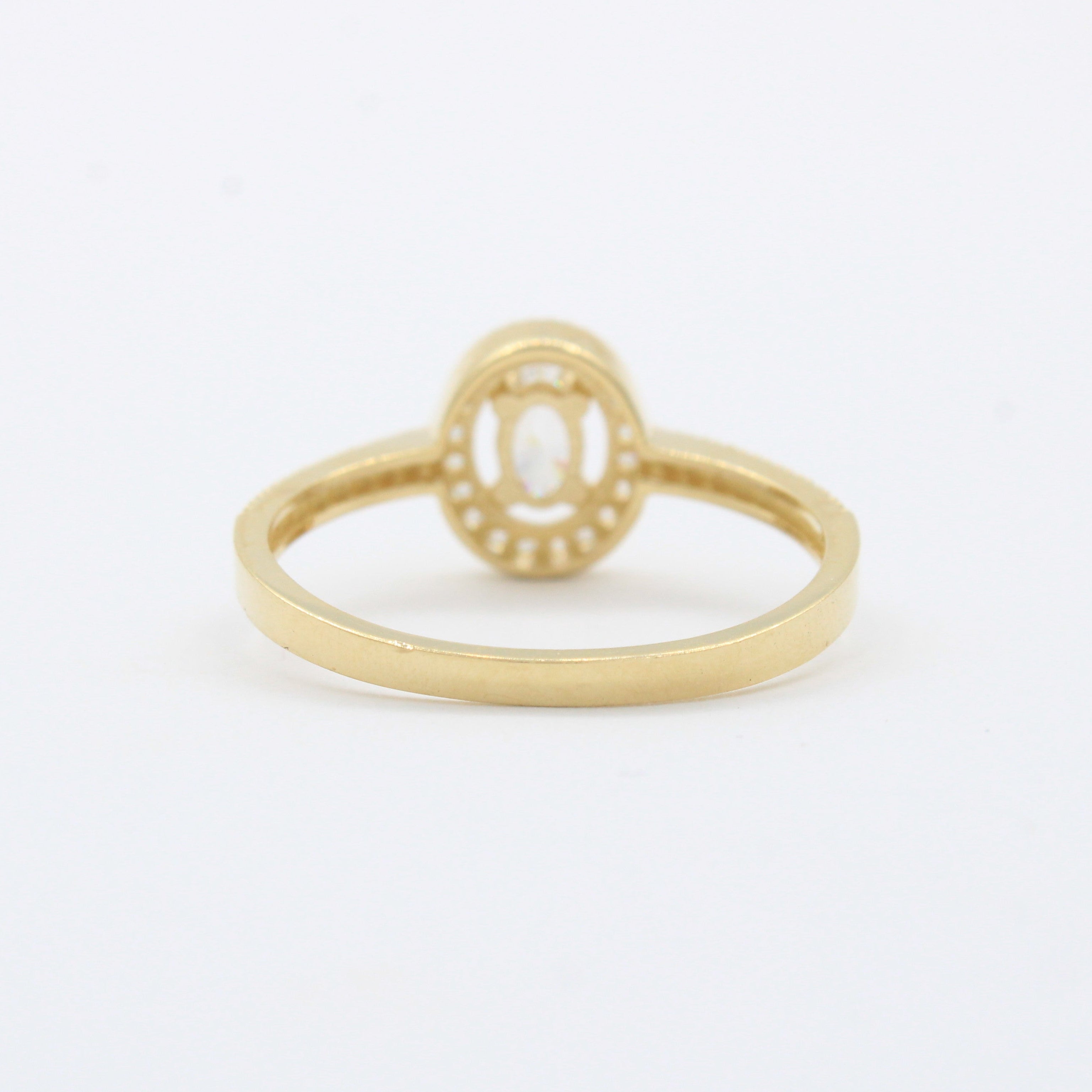 Anillo de Compromiso en Oro 14k Diseño Oval Incrustado de Zirconias mod. 10416