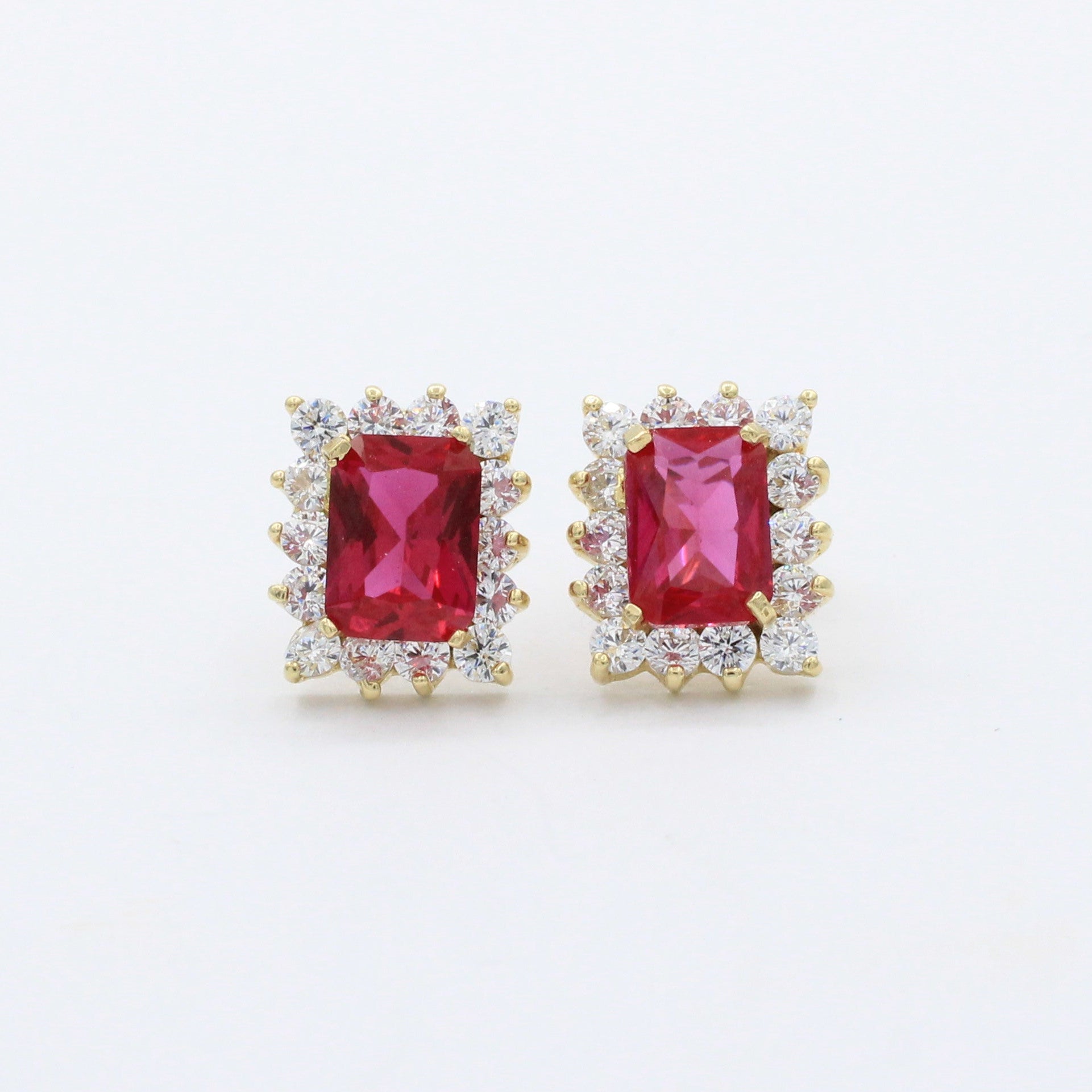 Arete de Oro 14k con Zirconia Rectangular Color Rojo Rubí y Biselado Brillante mod. 10429