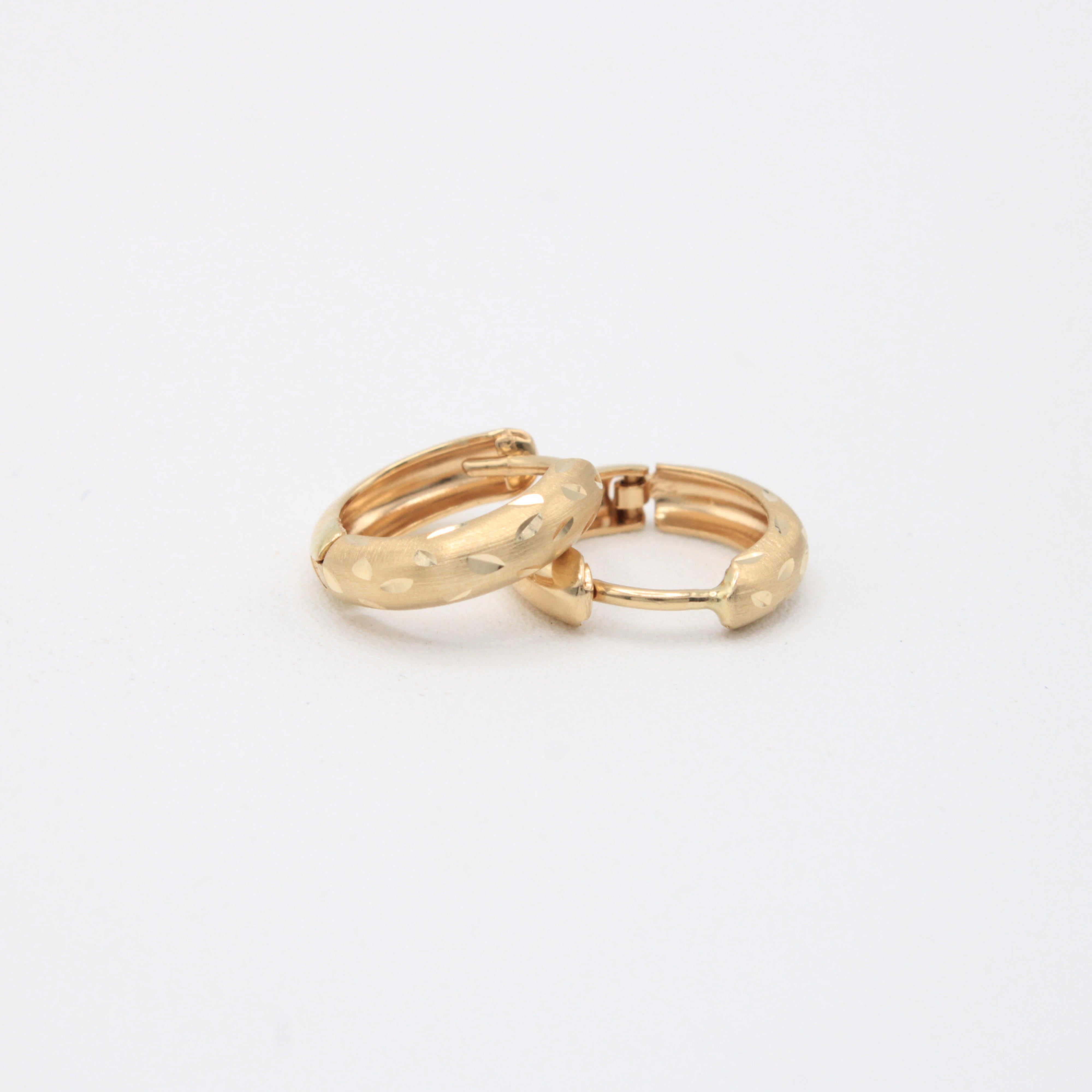 Grapa de Oro 14k Matte con Detalles Brillantes mod. 10984