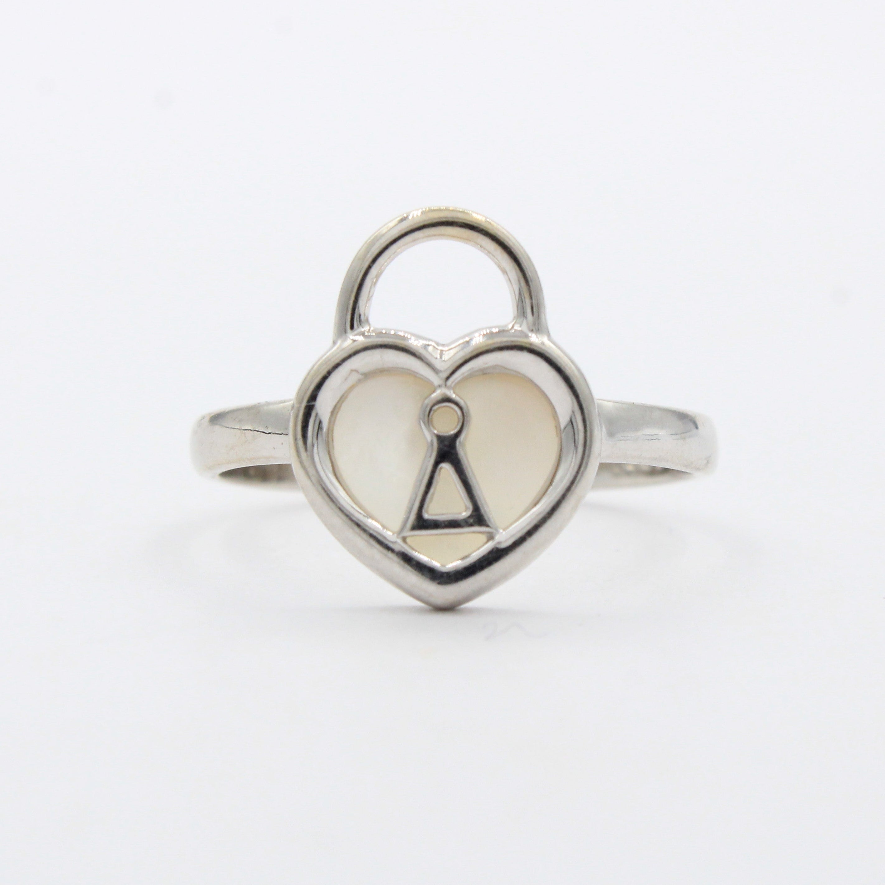 Anillo de Oro 14k Candado de Corazón Incrustado con Madre Perla mod. 10479