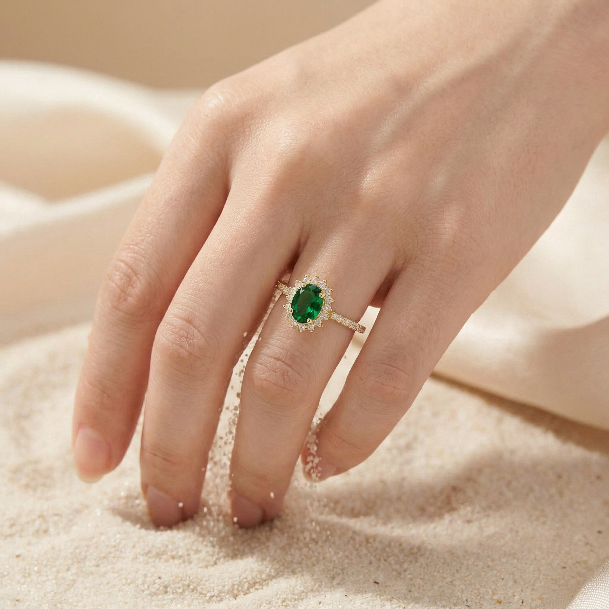 Anillo de Oro 14k Diseño Elegante con Zirconias Finas y Zirconia Color Verde Esmeralda mod. 10749