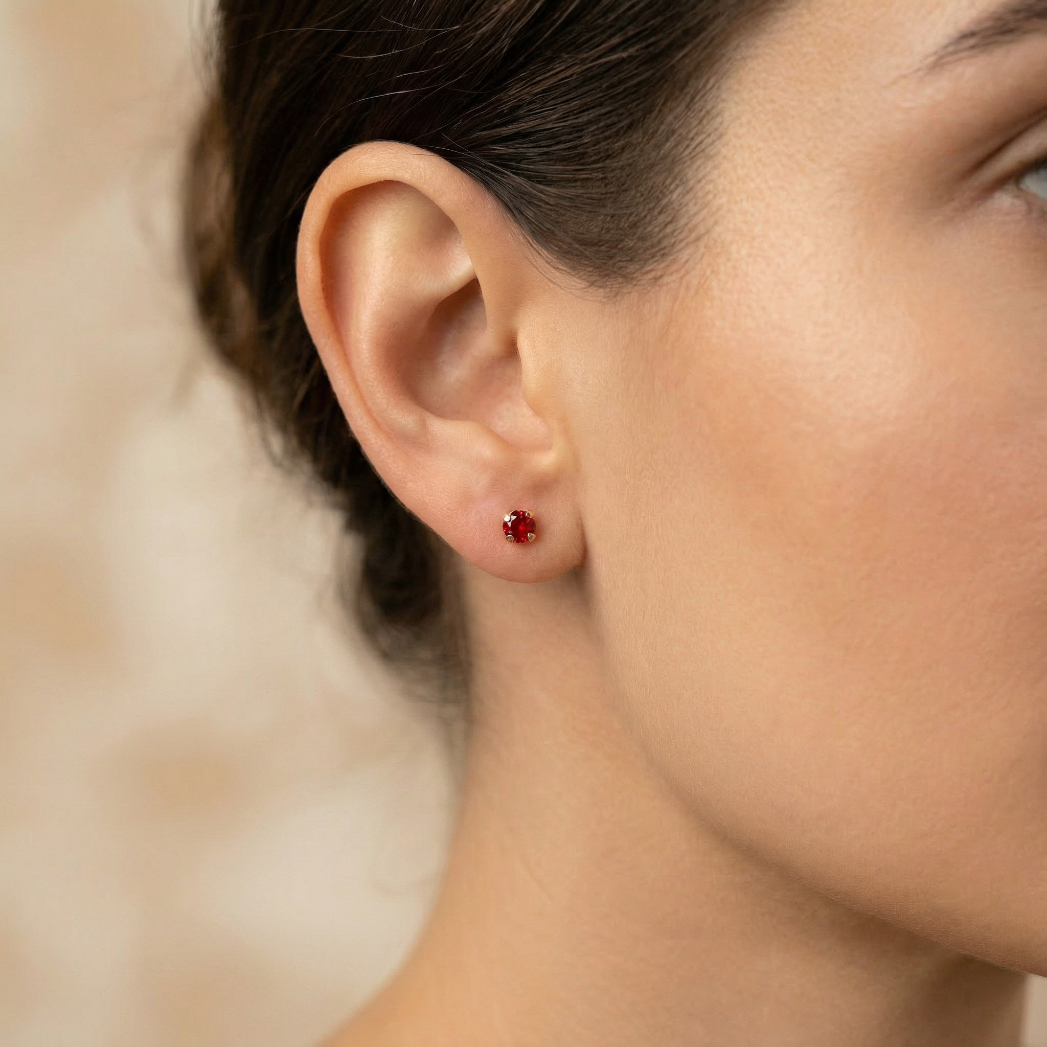Broquel de Oro 14k Doble Vista con Zirconia Roja mod. 10728