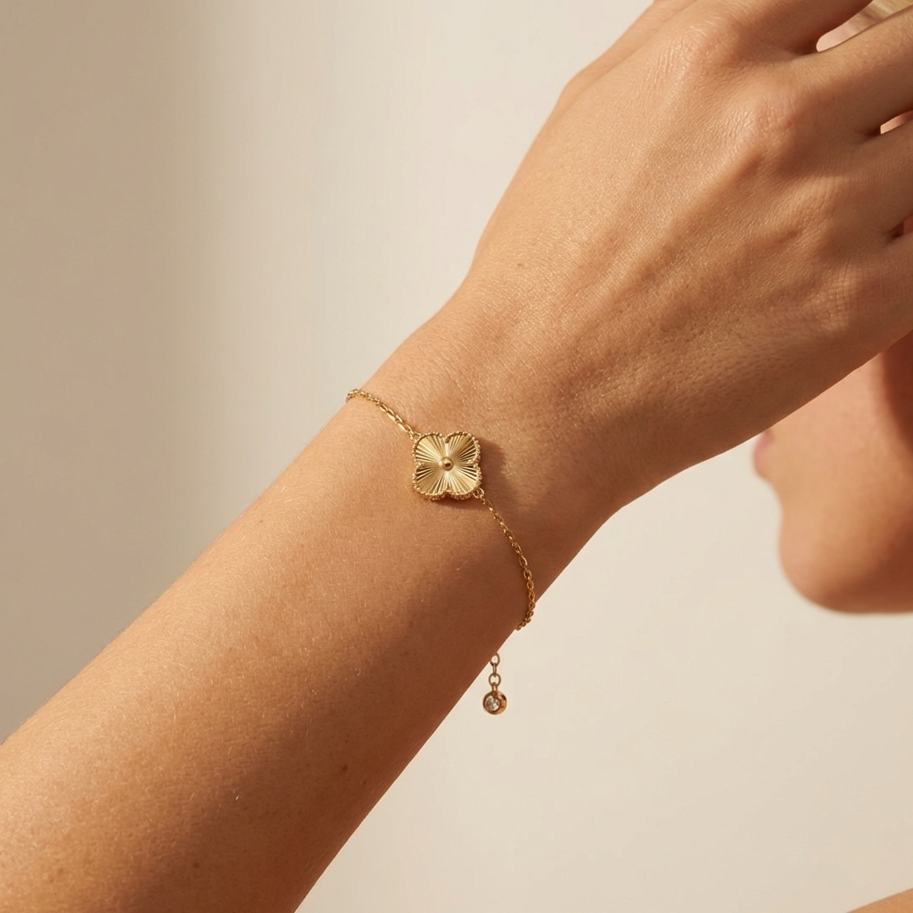 Pulsera de Oro 14k de Diseño Fino con Único Trébol Diamantado mod. 10663