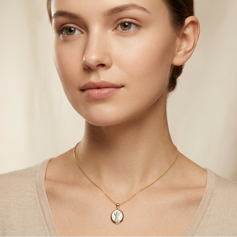 Medalla de Oro 14k Hueco Bicolor con Divino Niño en Bisel Brillante mod. 10717