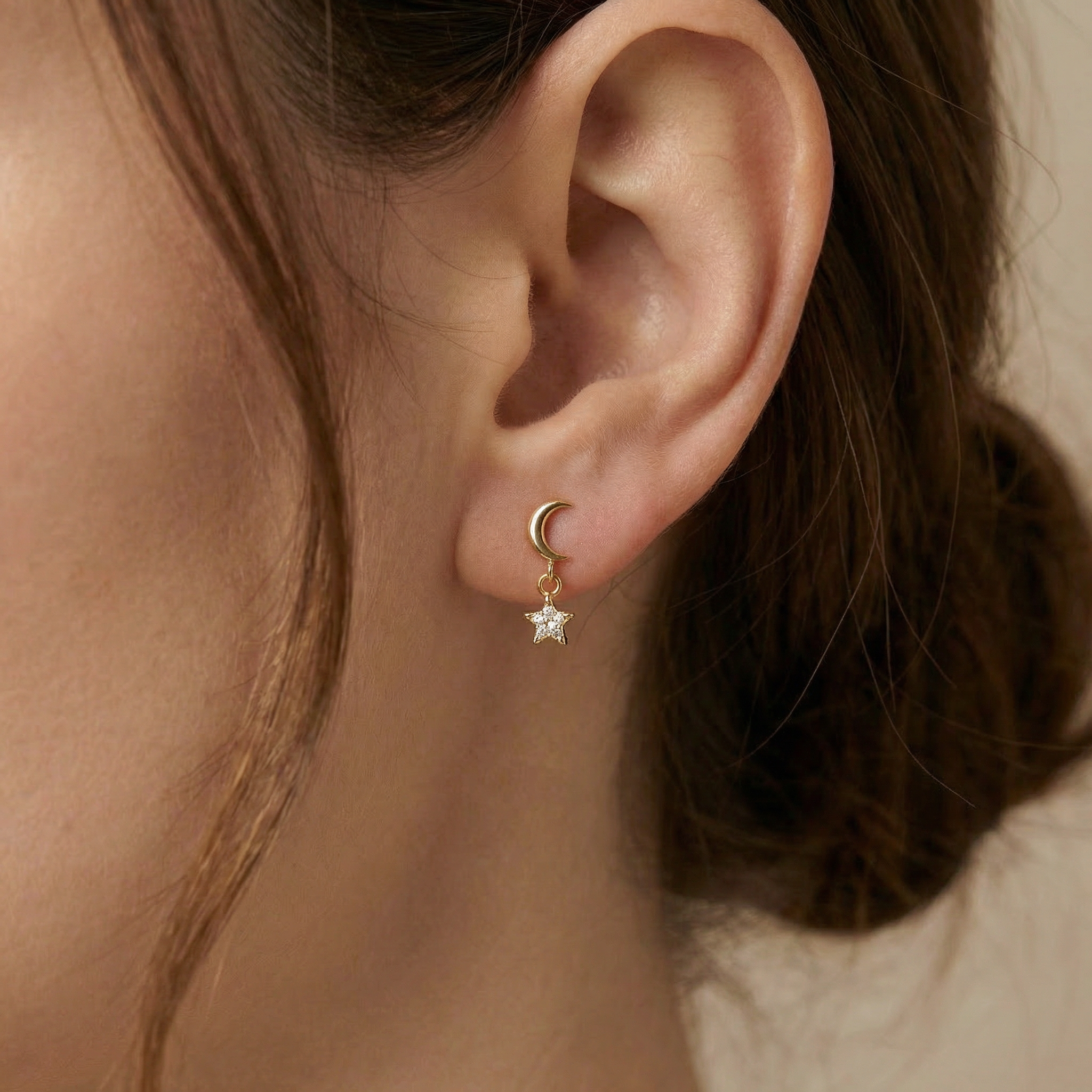 Broquel de Oro 14k Luna y Estrella con Zirconia mod. 10732