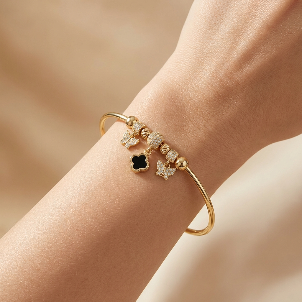Pulsera de Oro 14k Tubular Hueca de Diseño Abierto Detallado con Trébol, Charms y Zirconias mod. 10668