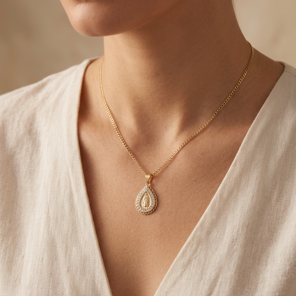 Gargantilla de Oro 14k Tejido Inglés con Dije Gota de la Virgen con Zirconias mod. 11202