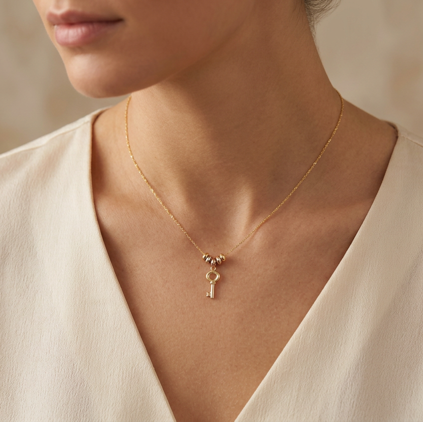 Gargantilla de Oro 14k con Aros Florentinos y Colgante de Llave mod. 11016