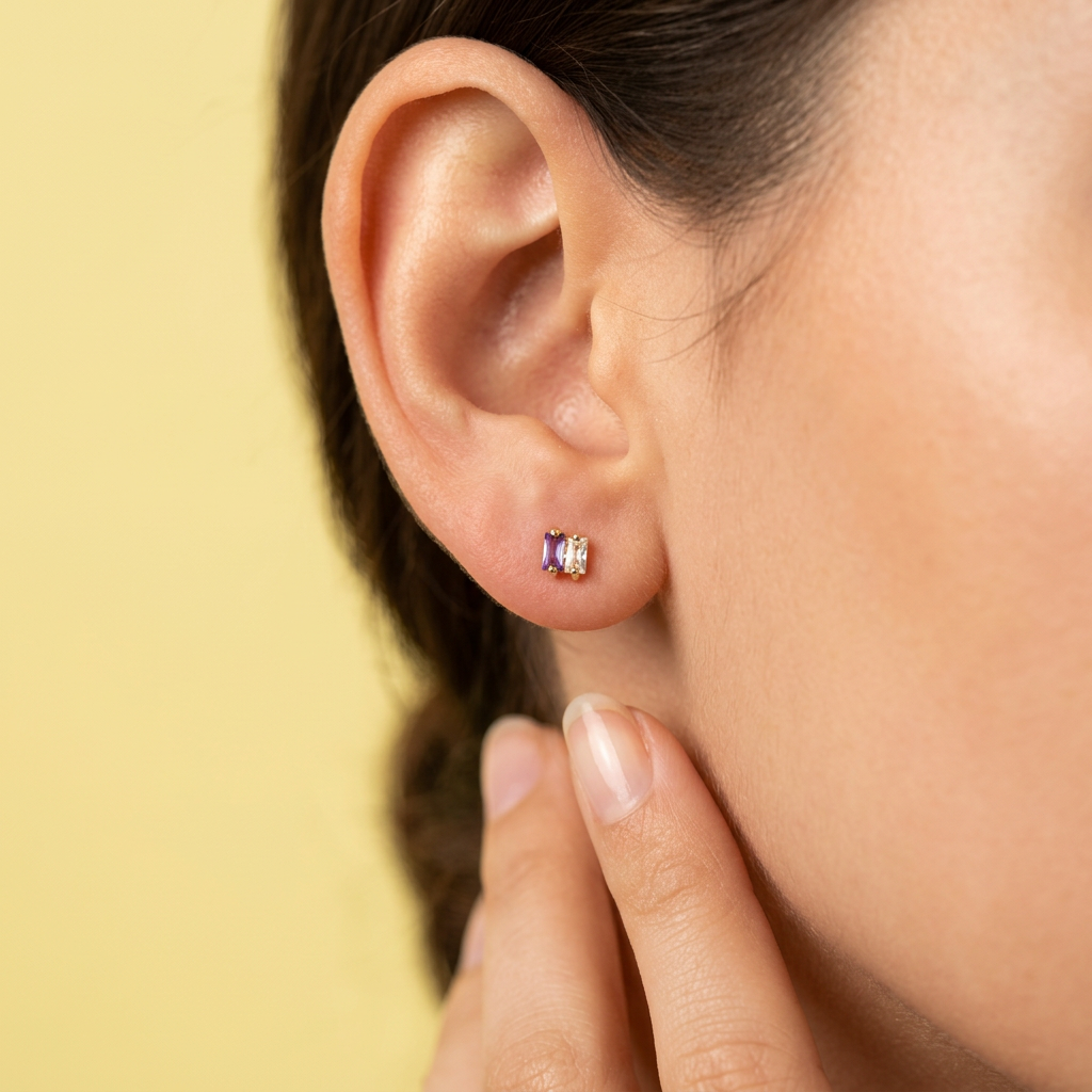 Broquel de Oro 14k Doble Zirconia con Color Morado Mod. 11155
