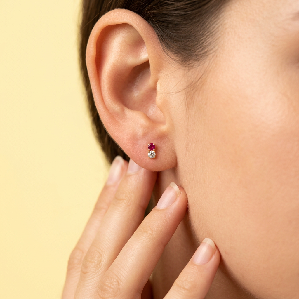 Broquel de Oro 14k Doble Zirconia con Zirconia Magenta Mod. 11158