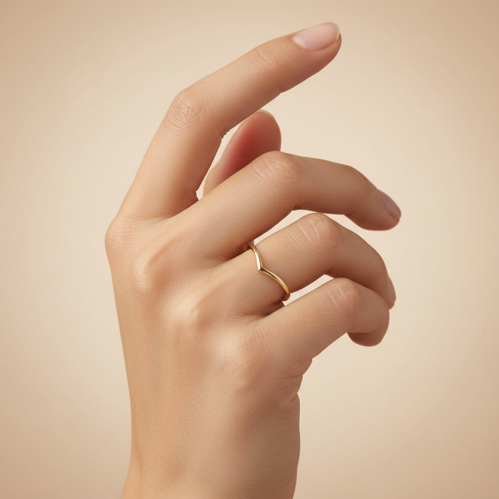 Anillo de Oro 14k Diseño V Punta Elegante liso mod. 9936