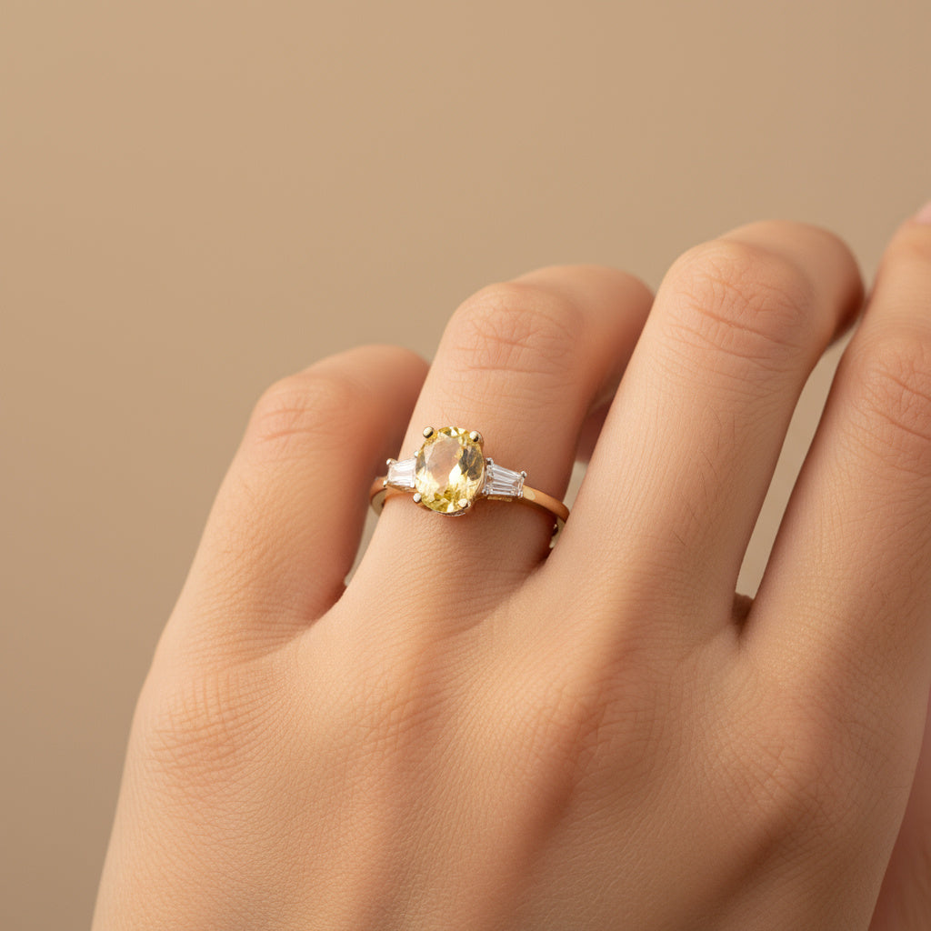 Anillo de Oro 14k Zirconia Ovalada Color Amarillo y Blanco mod. 9953