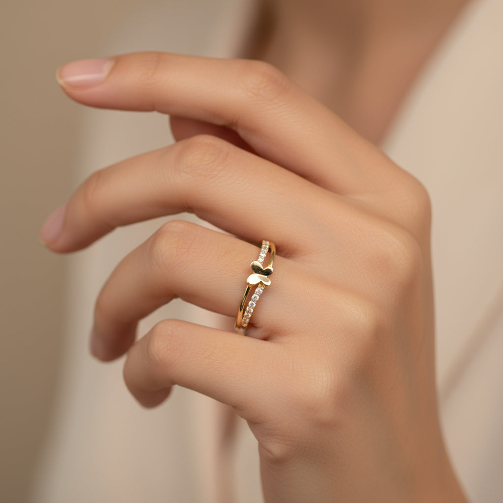 Anillo de Oro 14k Diseño Especial Cruzado de Zirconias y Mariposa mod. 9962