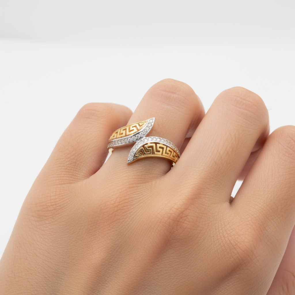 Anillo de Oro 14k Diseño de Grecas en Pico y Toque de Zirconias mod. 9974