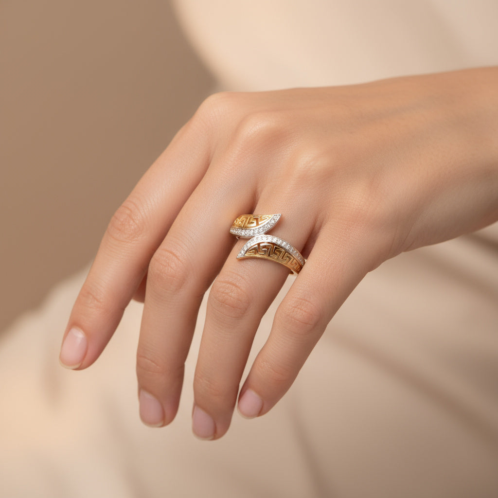 Anillo de Oro 14k Diseño de Grecas en Pico y Toque de Zirconias mod. 9974