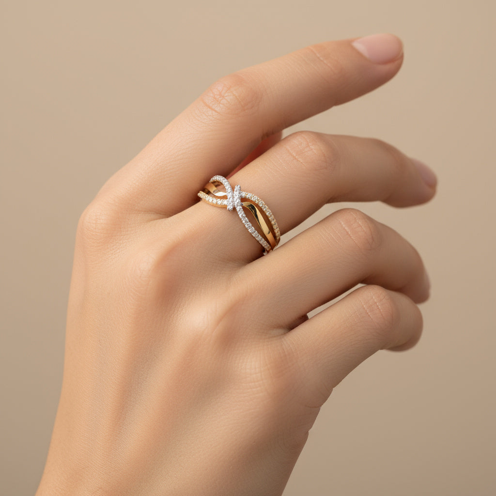 Anillo de Oro 14k Diseño de Bandas Entrelazadas con Incrustado de Zirconias mod. 9955