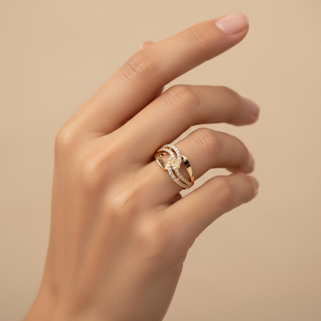 Anillo de Oro 14k Diseño Entrelazado con Incrustado de Zirconias mod. 9950
