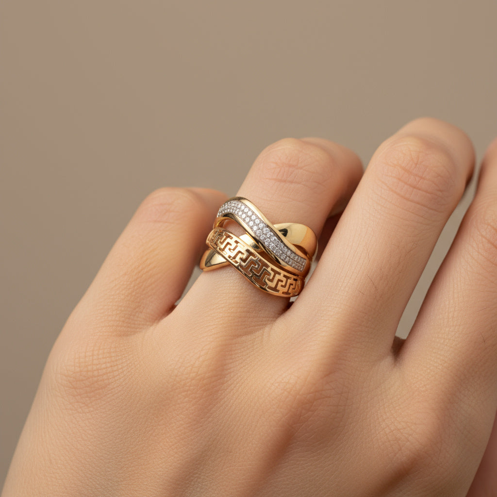 Anillo de Oro 14k Florentino con Diseño de Grecas y Toque de Zirconias mod. 9972