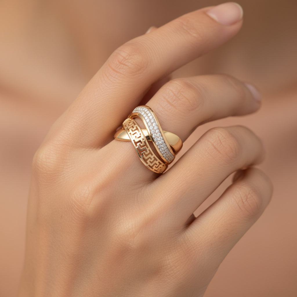 Anillo de Oro 14k Florentino con Diseño de Grecas y Toque de Zirconias mod. 9972