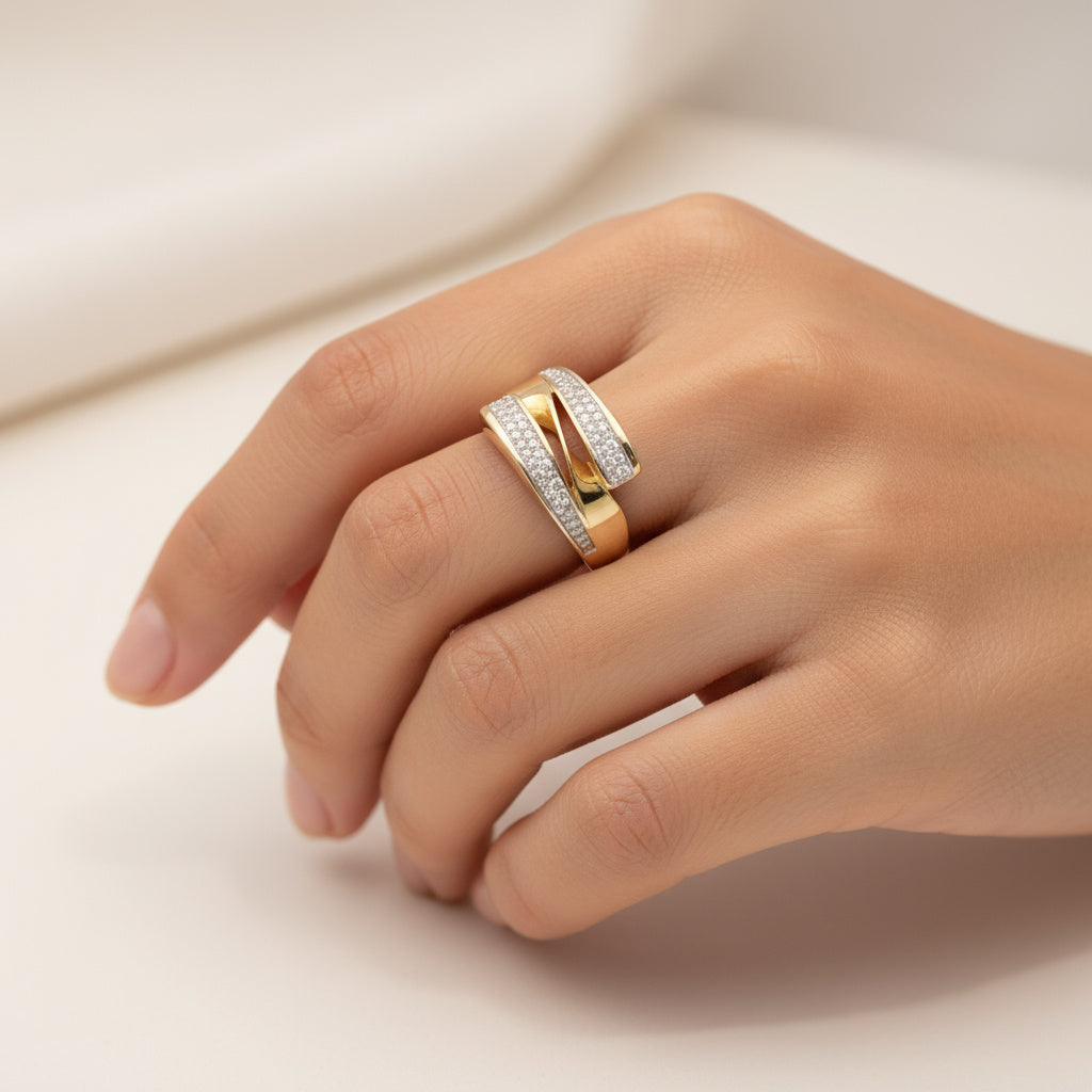 Anillo de Oro 14k Diseño Especial con Zirconias Engastadas en Alto Relieve mod. 9987