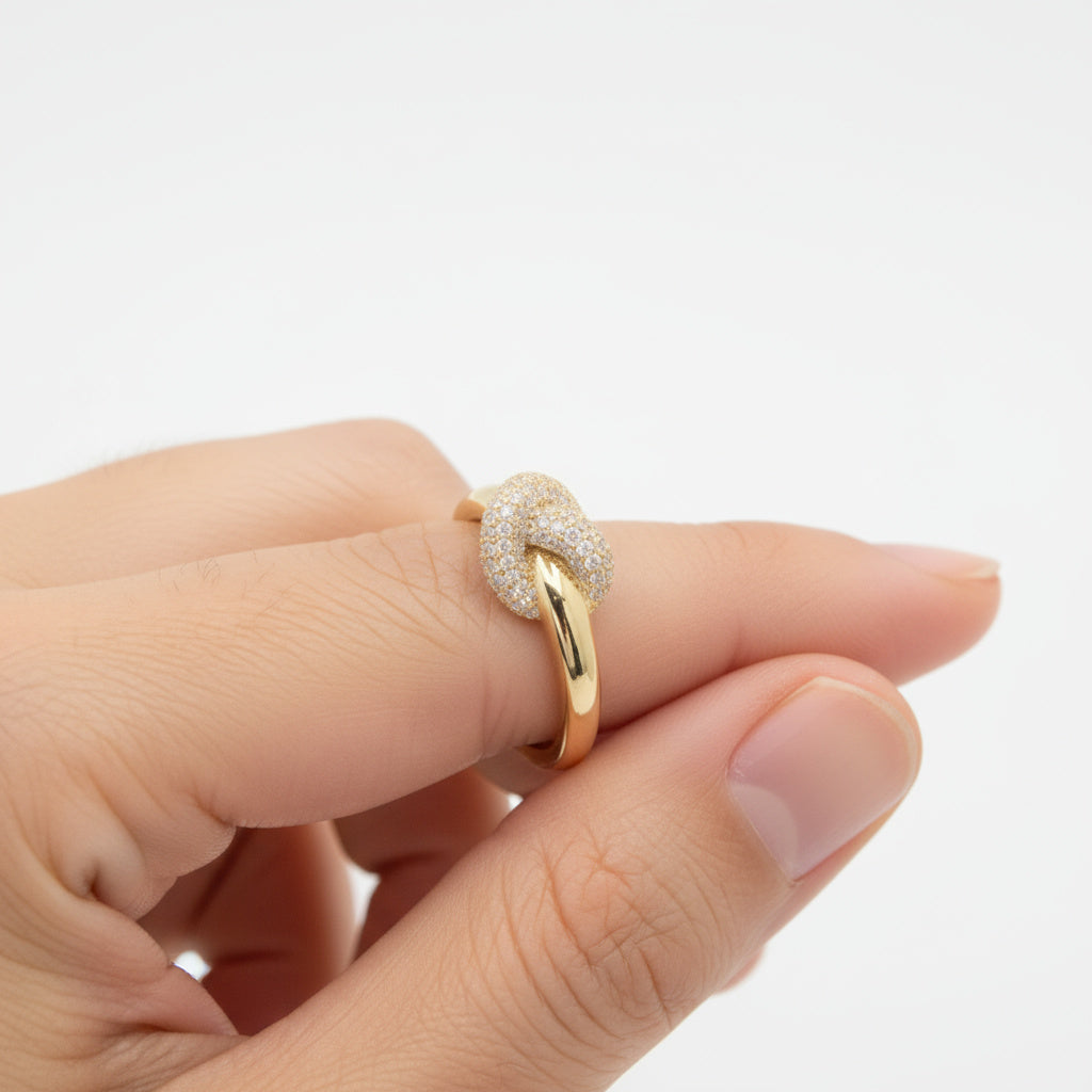 Anillo de Oro 14k Nudo con Incrustado de Zirconias Brillantes mod. 9939