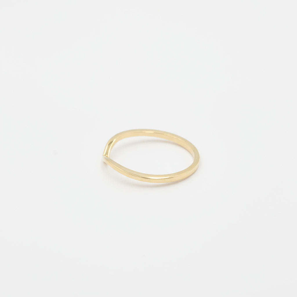 Anillo de Oro 14k Diseño V Punta Elegante liso mod. 9936